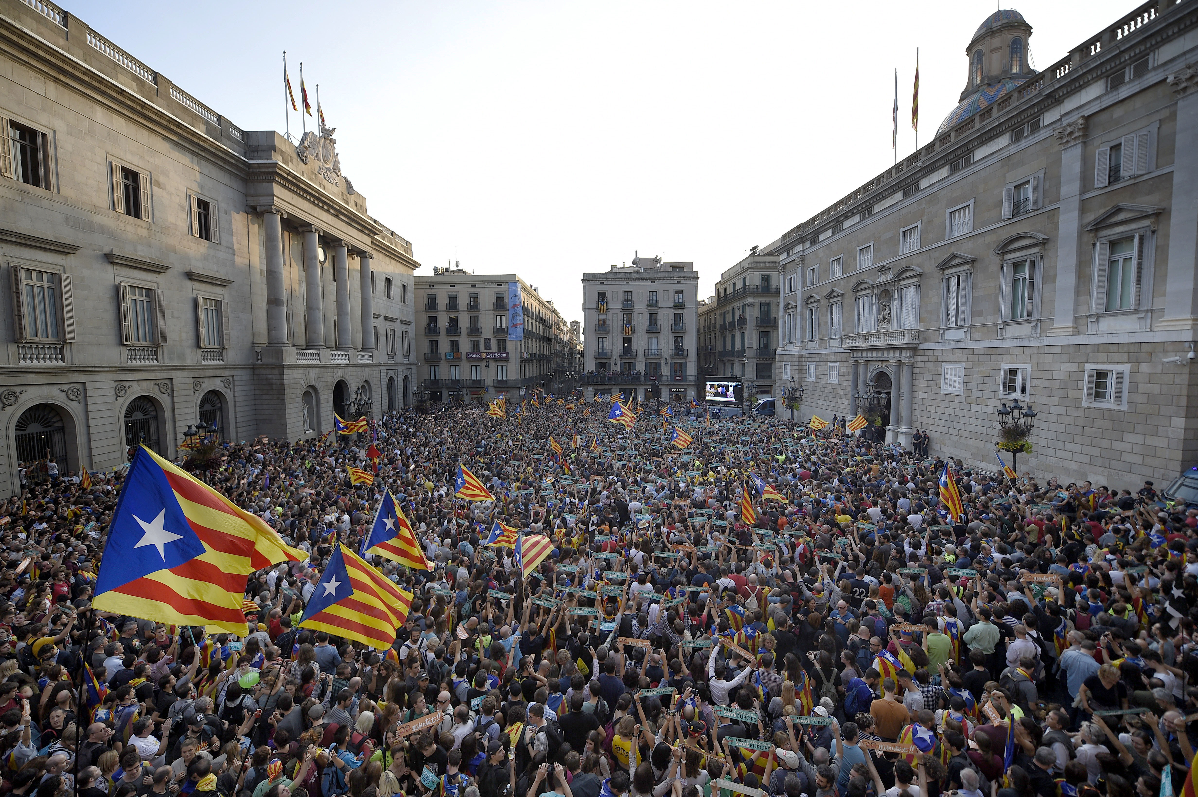 Spanyol bíróság elé állnak a függetlenségpárti katalán vezetők
