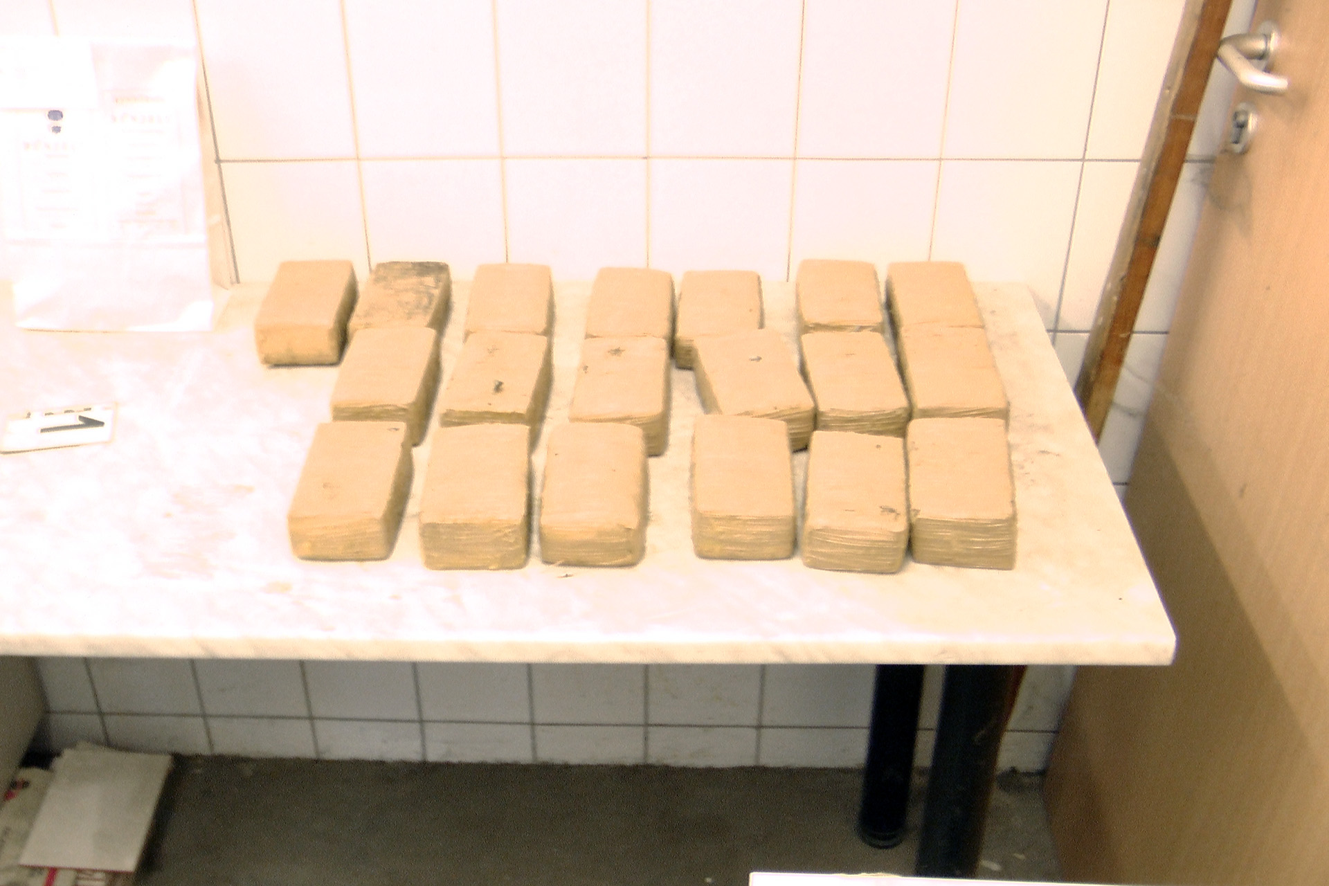 10 kiló heroint találtak Tompán a rendőrök