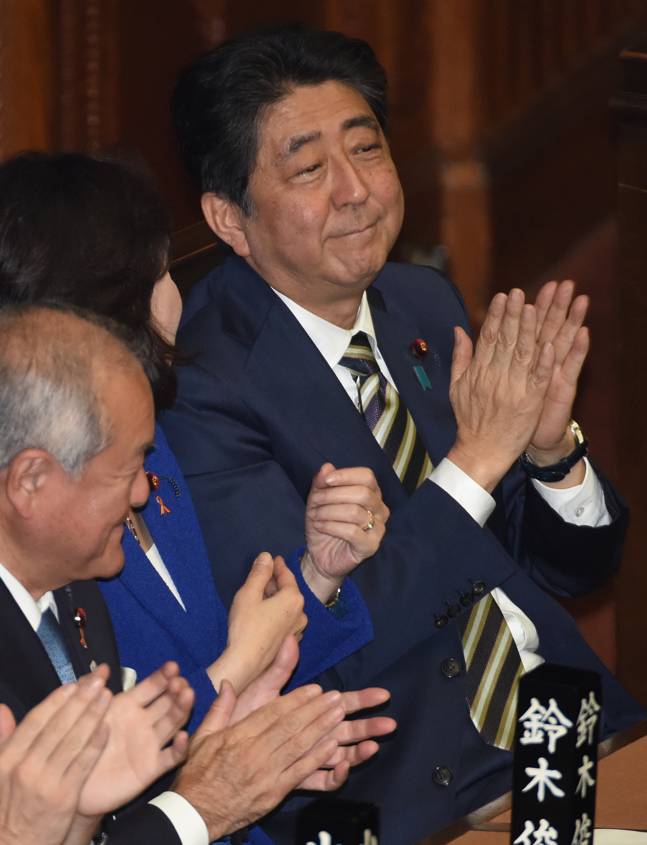 Újra megválasztották Abe Sindzót Japán miniszterelnökének