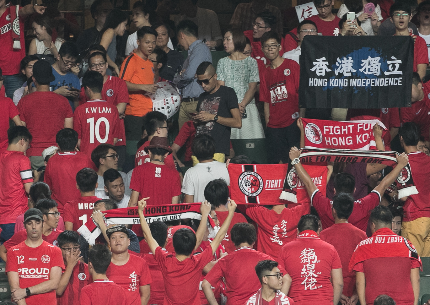 Nem fújolhatnak többé a hongkongi szurkolók a kínai himnusz alatt