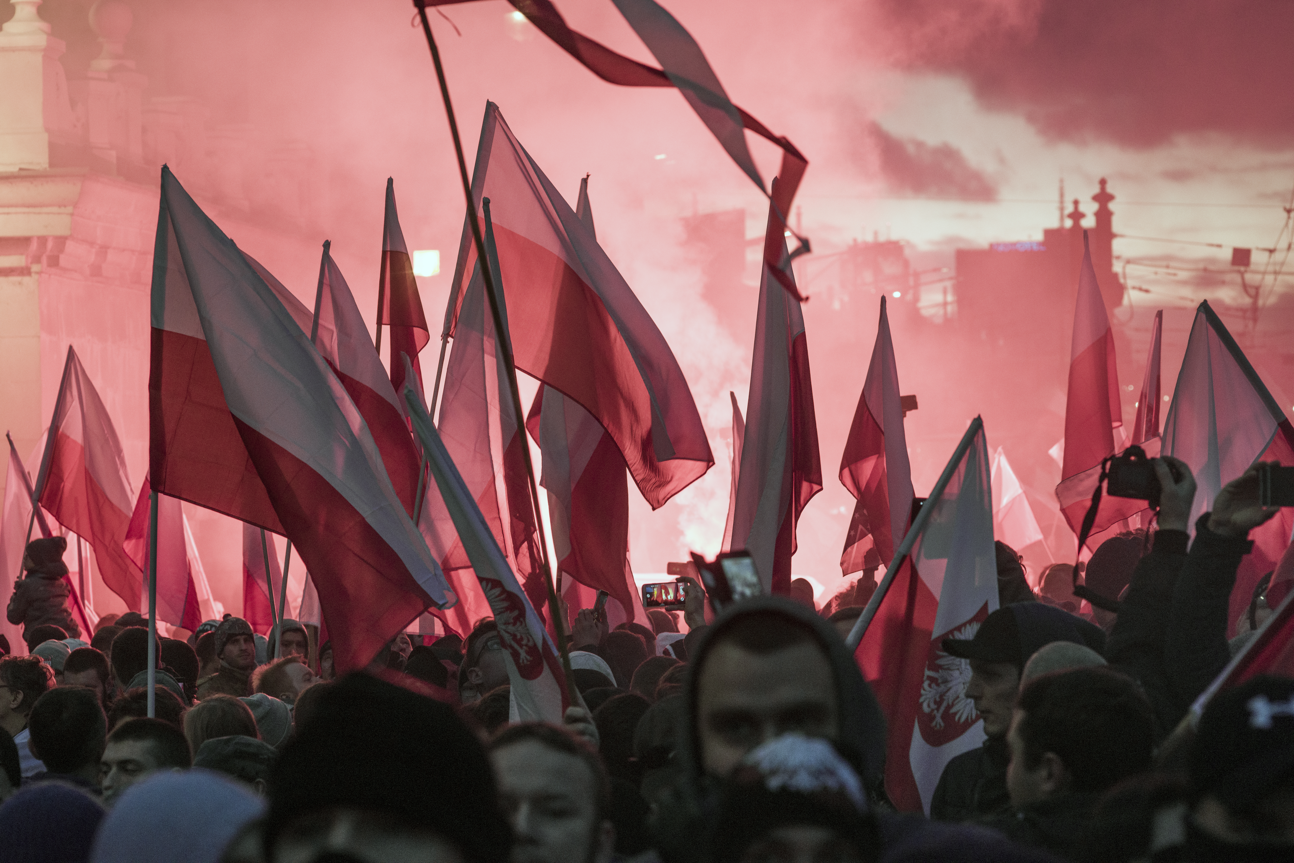 Hatvanezren vették részt egy nacionalista felvonuláson Varsóban