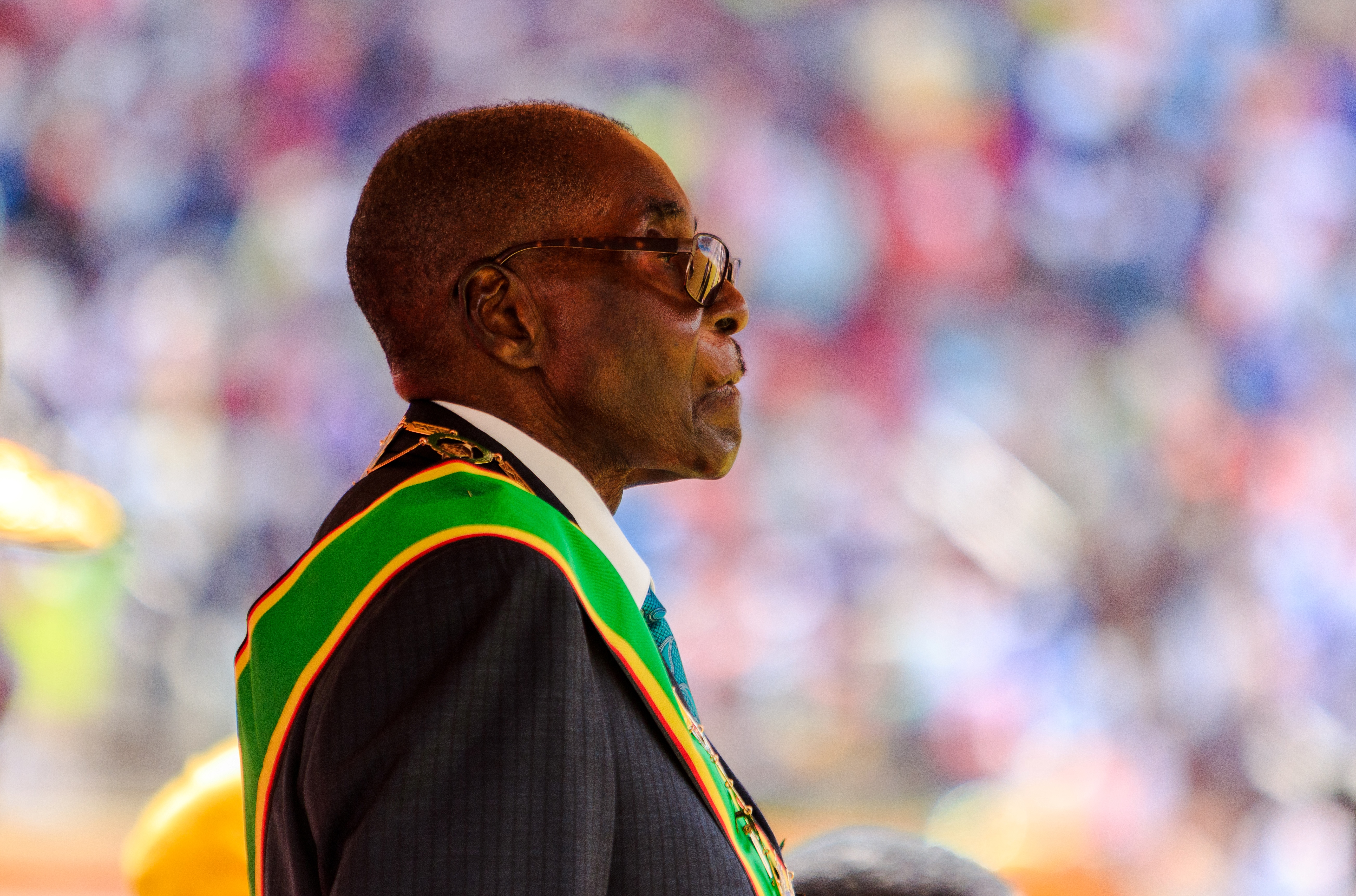 A puccs óta először állt nyilvánosság elé Robert Mugabe