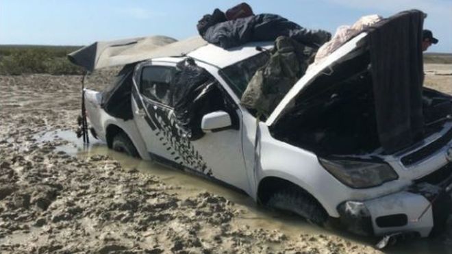 Napokig vesztegeltek a mocsárba ragadt autó tetején a szerencsétlen ausztrál horgászok