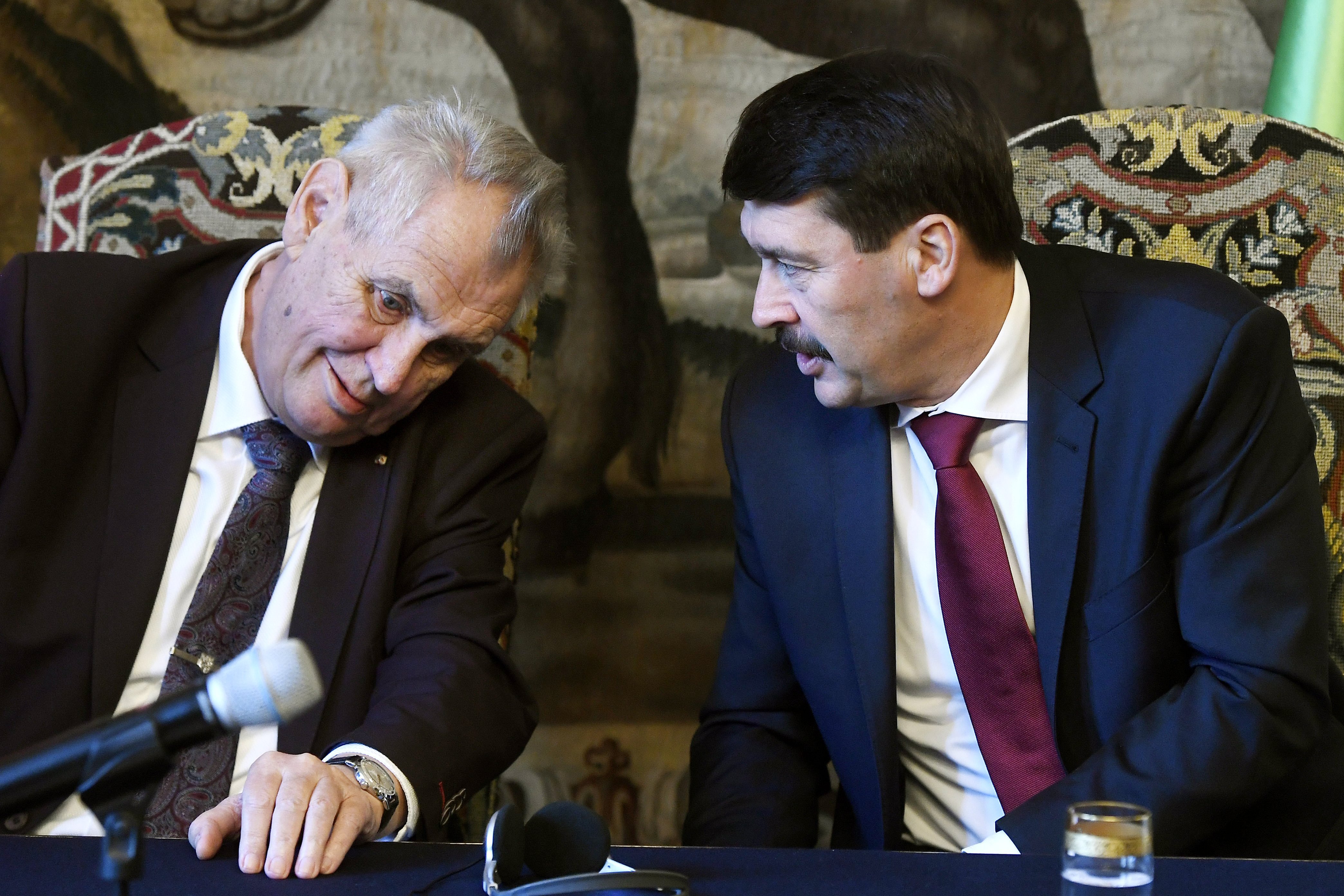 Zeman nagyon kínos beszéddel nyitotta meg az új elnökségét