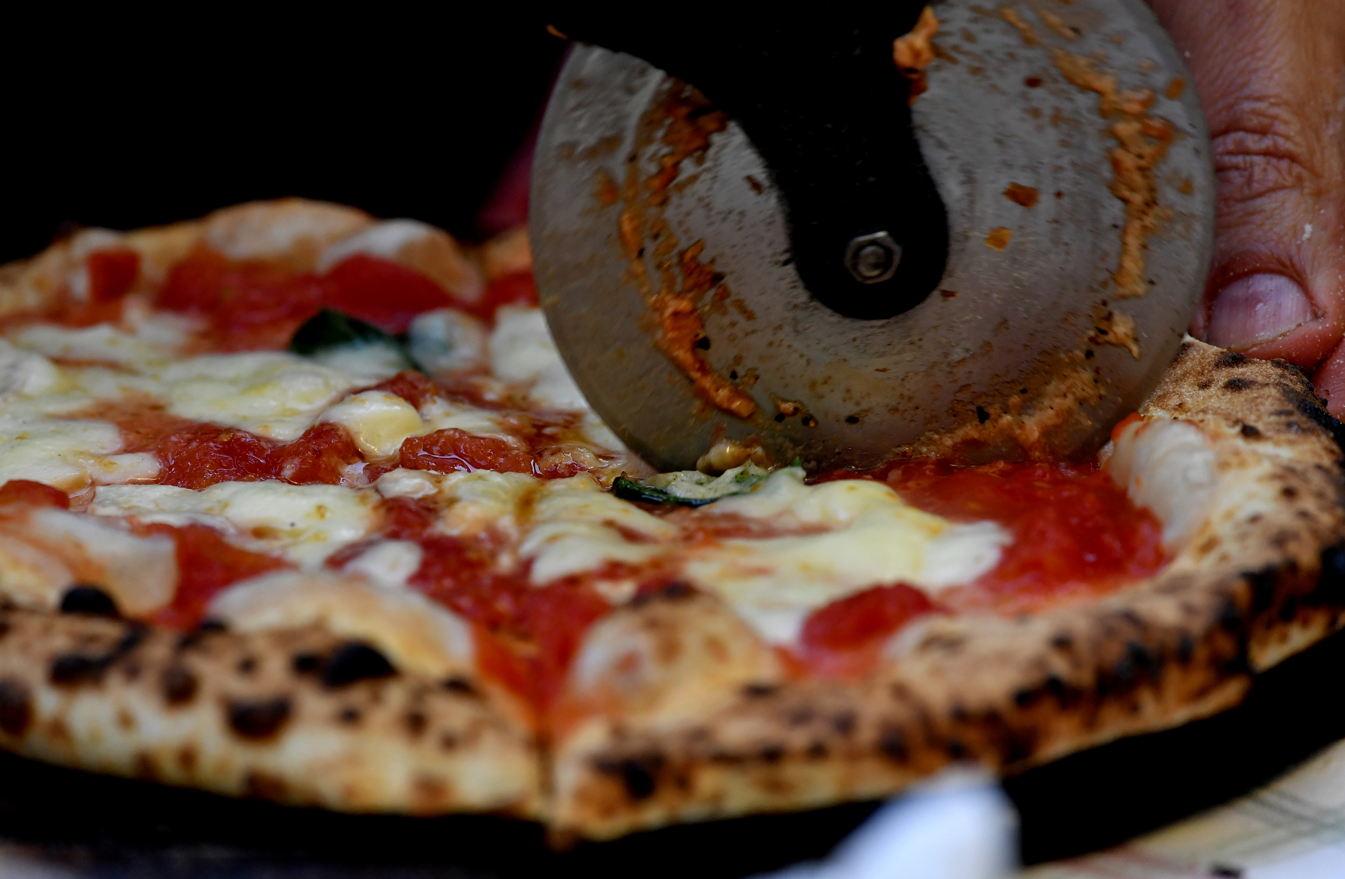 Egy szegedi pizzéria 2,3 milliós számlát kapott, kisvállalkozások zárnak be a rezsiemelés miatt