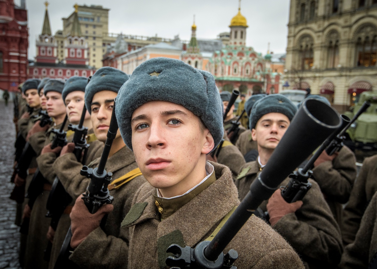Árulásnak számít az önkéntes megadás, az orosz katonáknak kötelességük az életük árán is harcolni