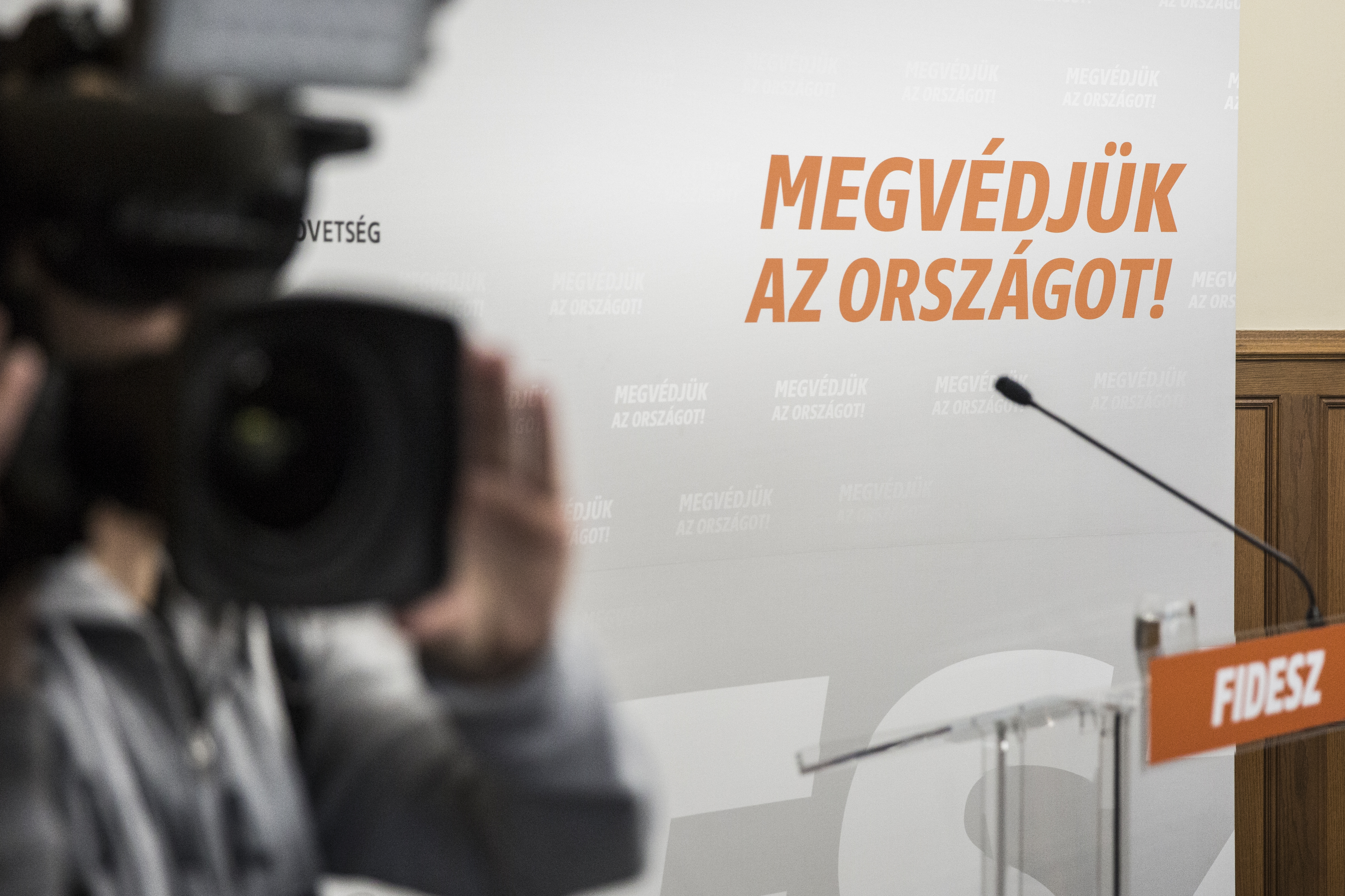 A Fidesz a soproni sírásót is beszervezte volna a választási kampányba
