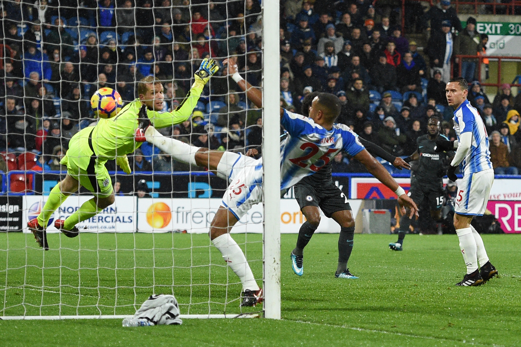 Hétközben semmi nem állhatott a Chelsea győzelmének útjába. Pedig a Huddersfield játékosok mindent megpróbáltak