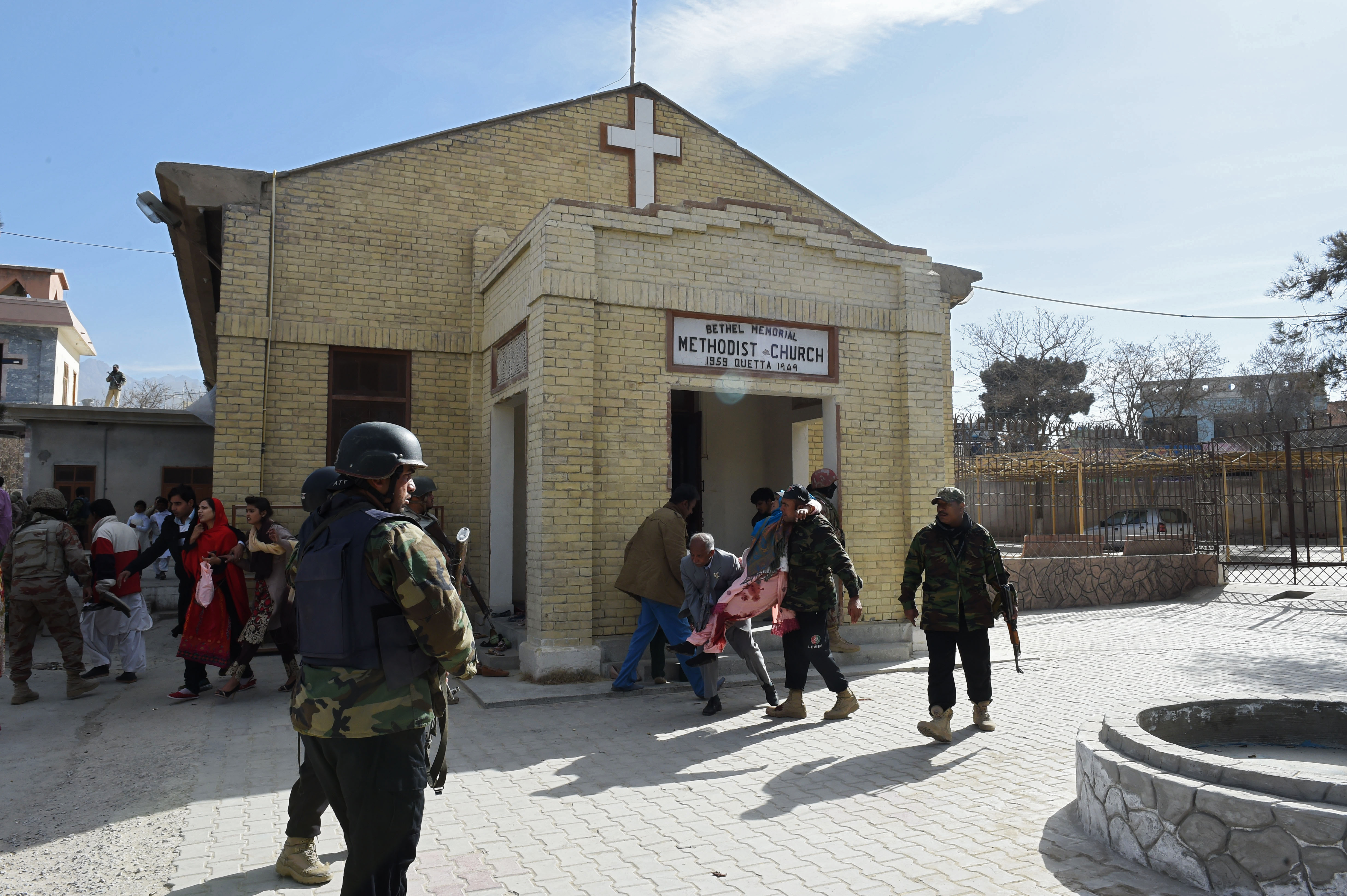 Öngyilkos merénylő robbantott egy pakisztáni keresztény templomban