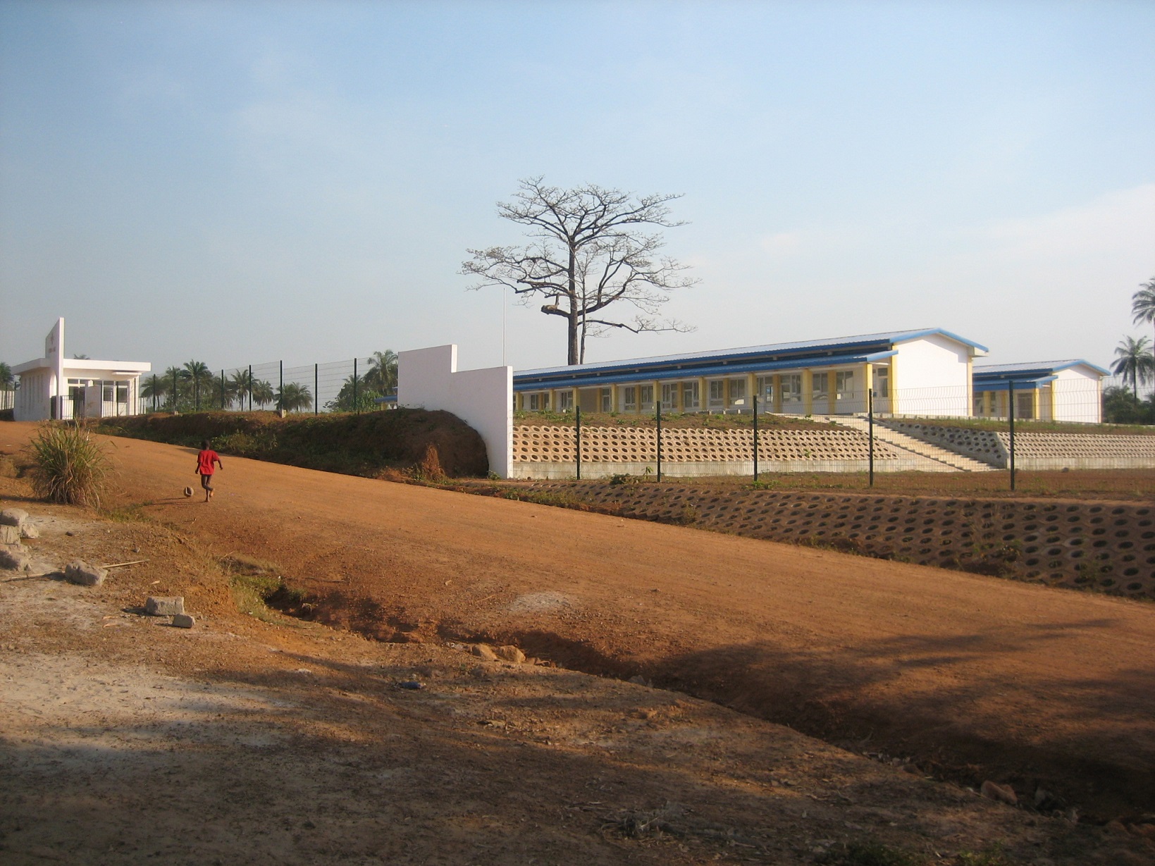 Sierra Leone Felcsútja fancy iskolát kapott kínai pénzből
