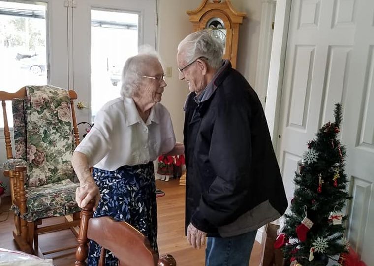 Megszakad a szív: hetven év után külön kell karácsonyoznia egy kanadai párnak