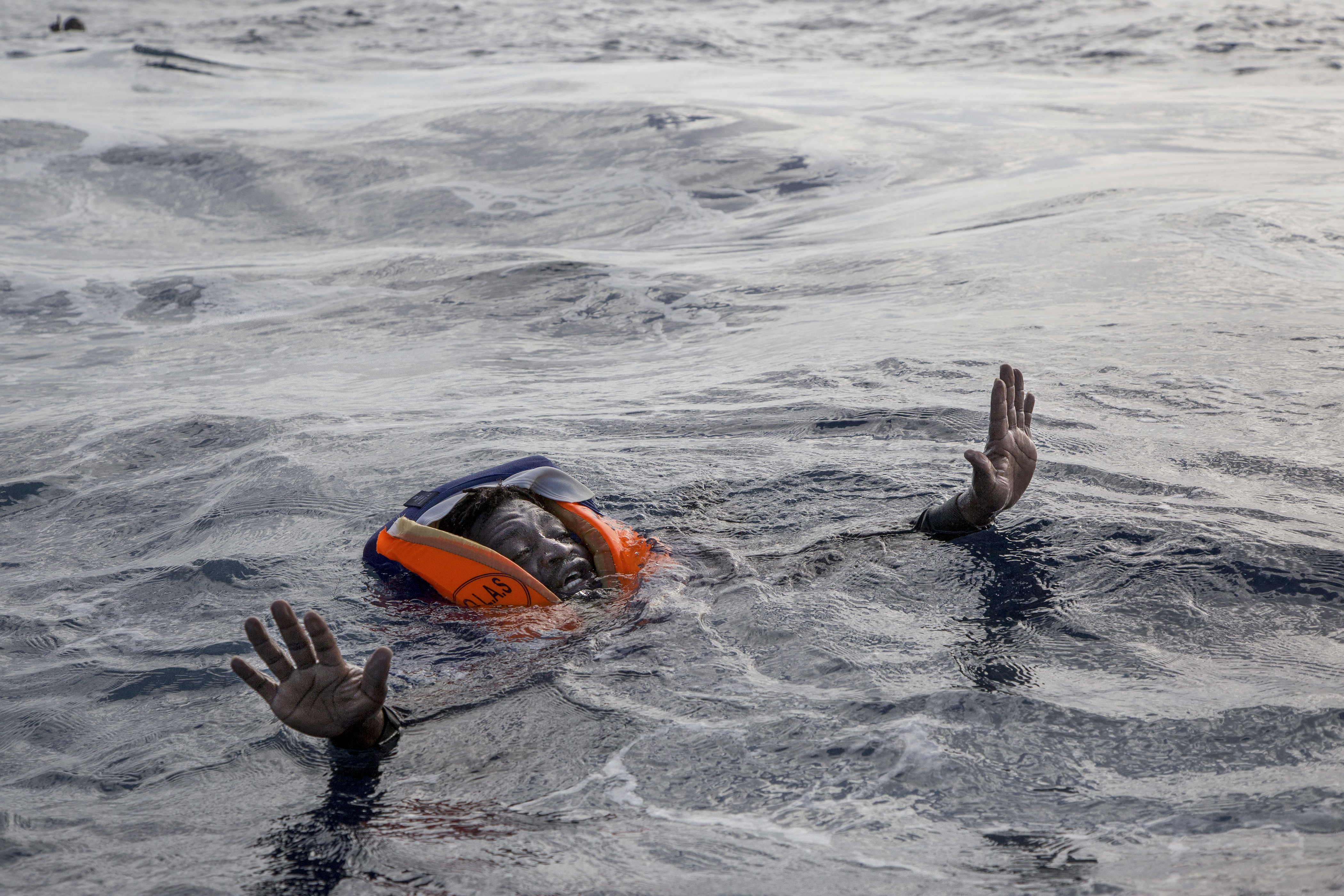 Hiába csökkent drasztikusan a menekülők száma, a Földközi-tengeren még mindig ezrével halnak meg