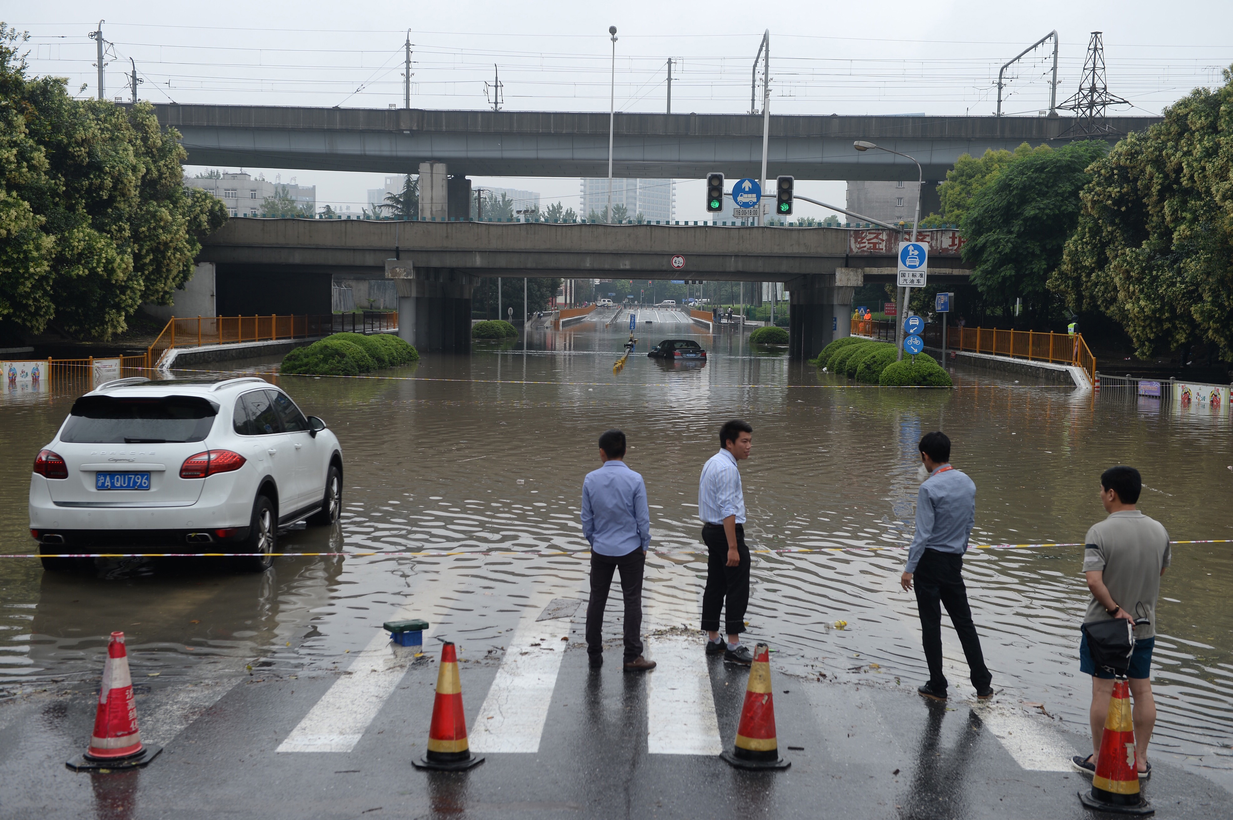 Az áradások miatt bontják a betont és zöldítik a városokat Kínában