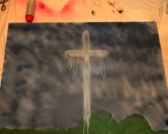 Justin Bieber festett egy képet egy keresztről, hogy segítse a kaliforniai tűzvész áldozatait