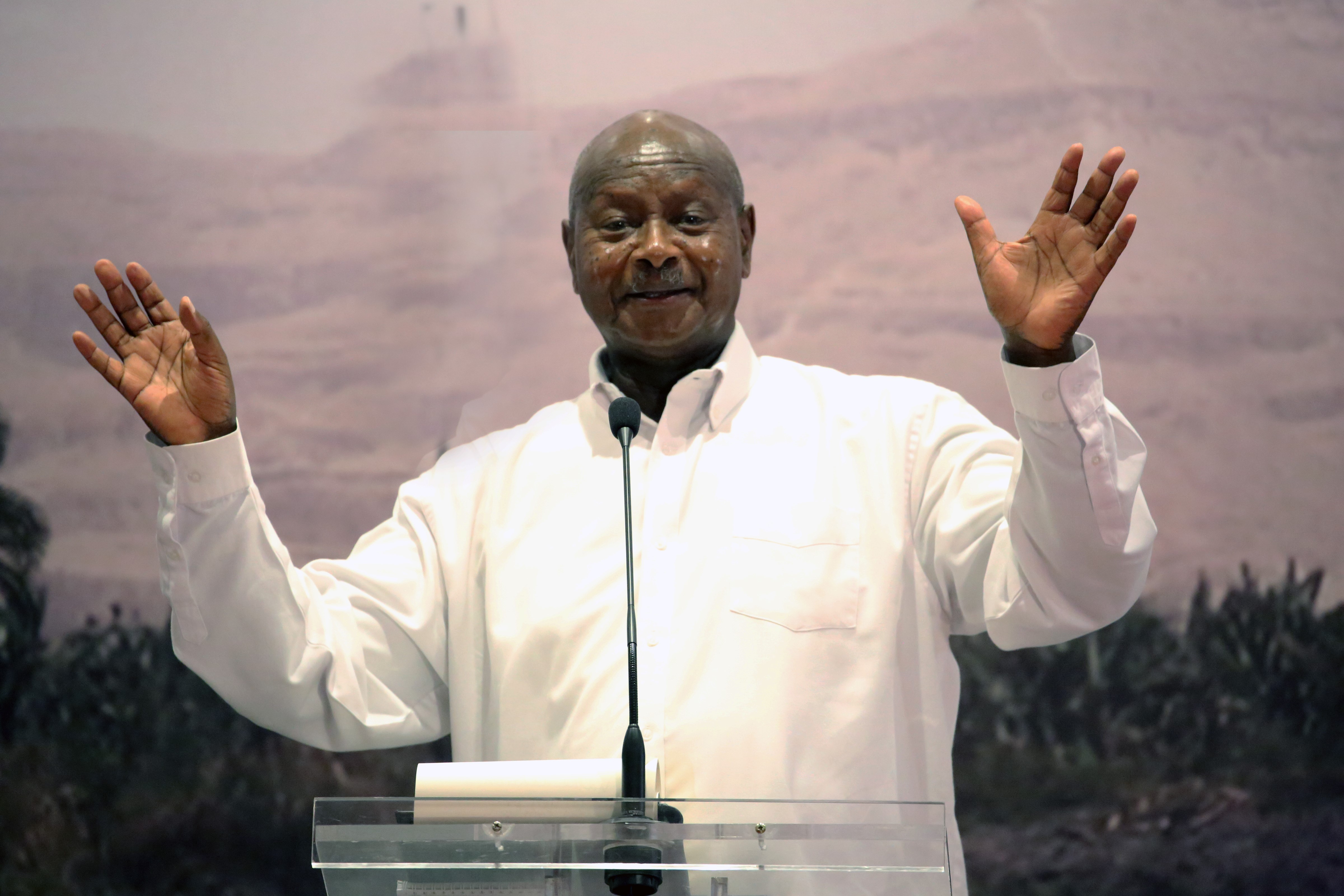 Eltörölték a korhatárplafont, még tovább maradhat elnök Ugandában az 1986 óta hatalmon lévő Yoweri Museveni