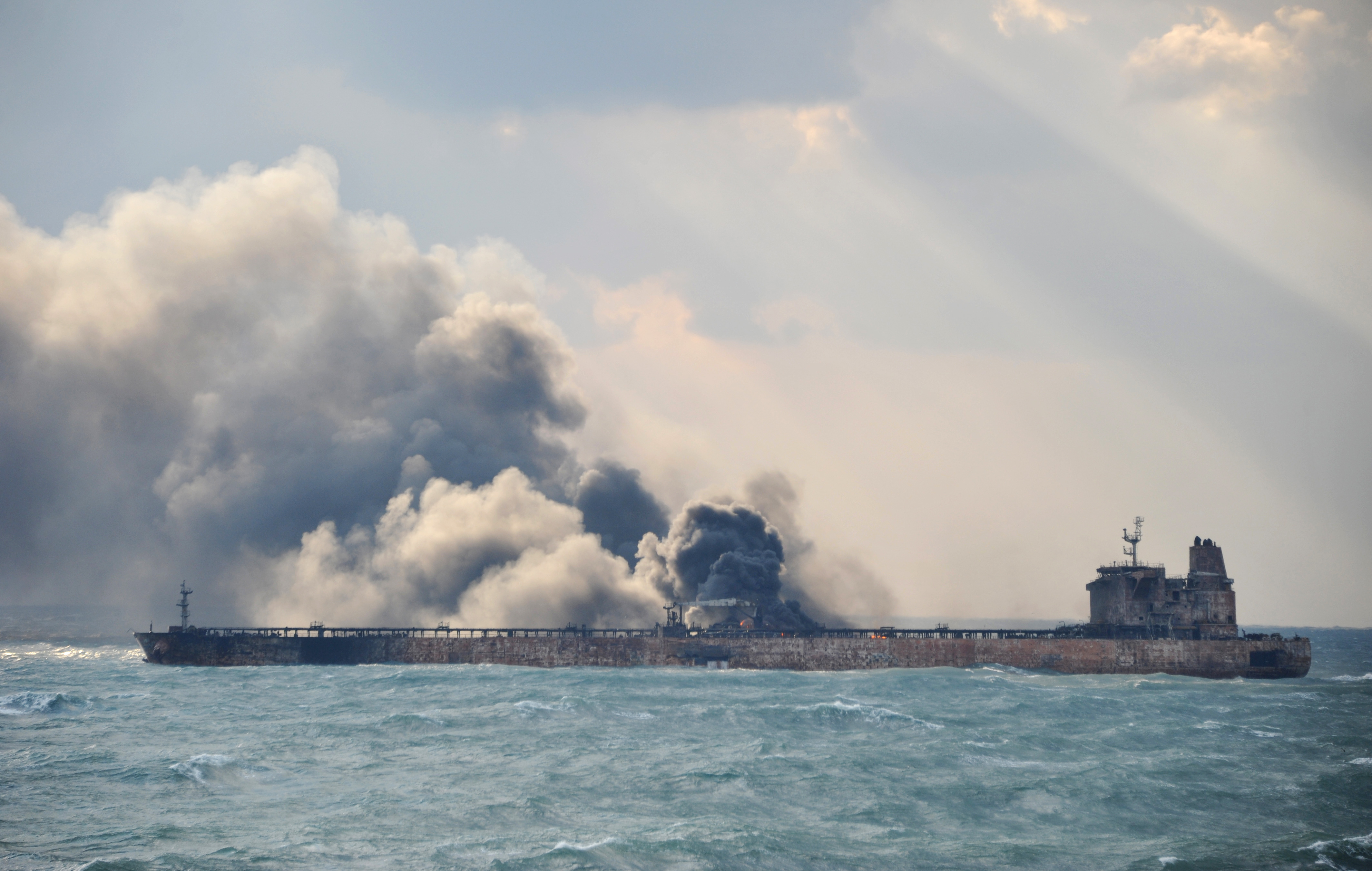 Egy hónapig is lángolhat a kínai partoknál kigyulladt iráni tanker