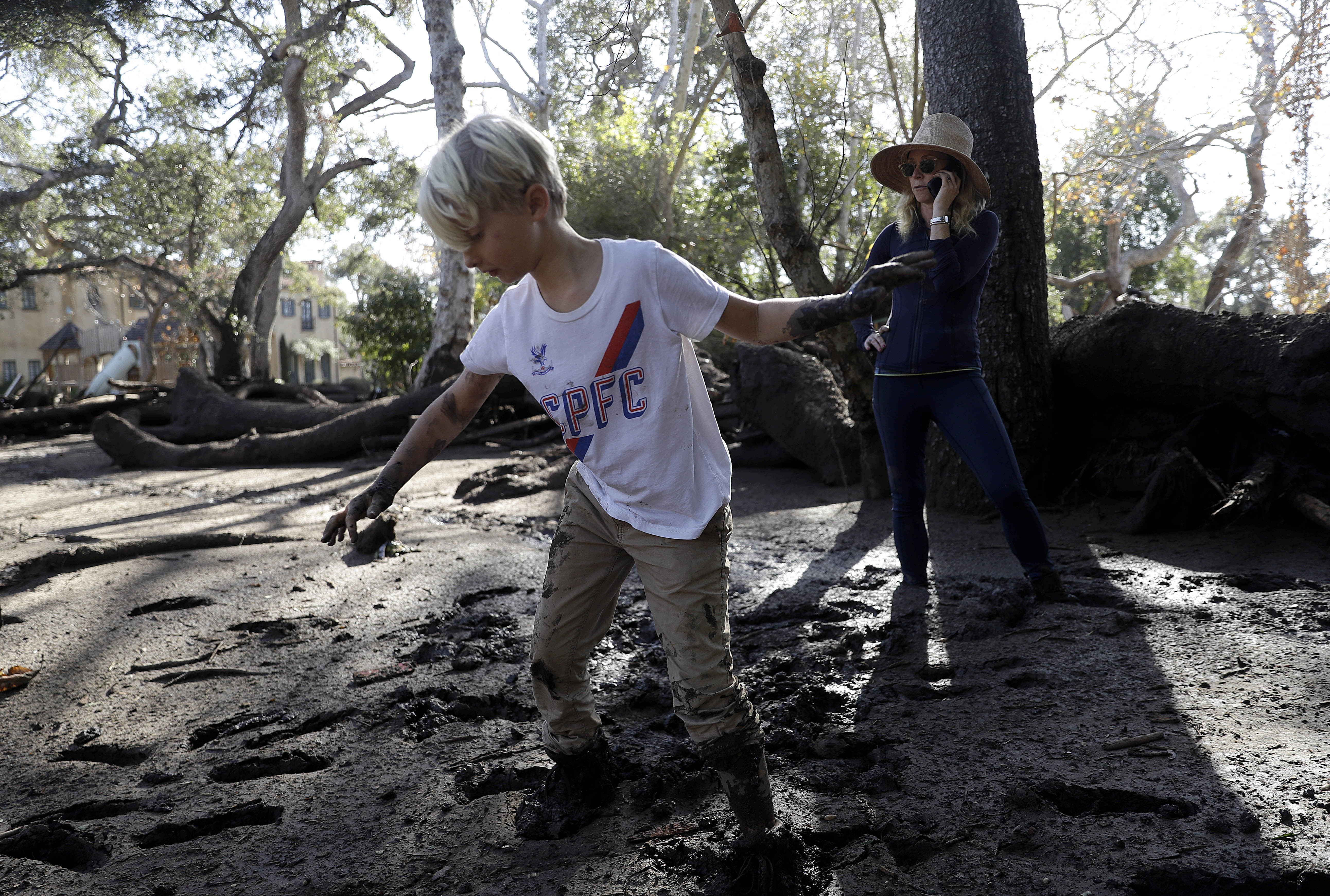 Százak kutatnak az eltűntek után a földcsuszamlás sújtotta Dél-Kaliforniában