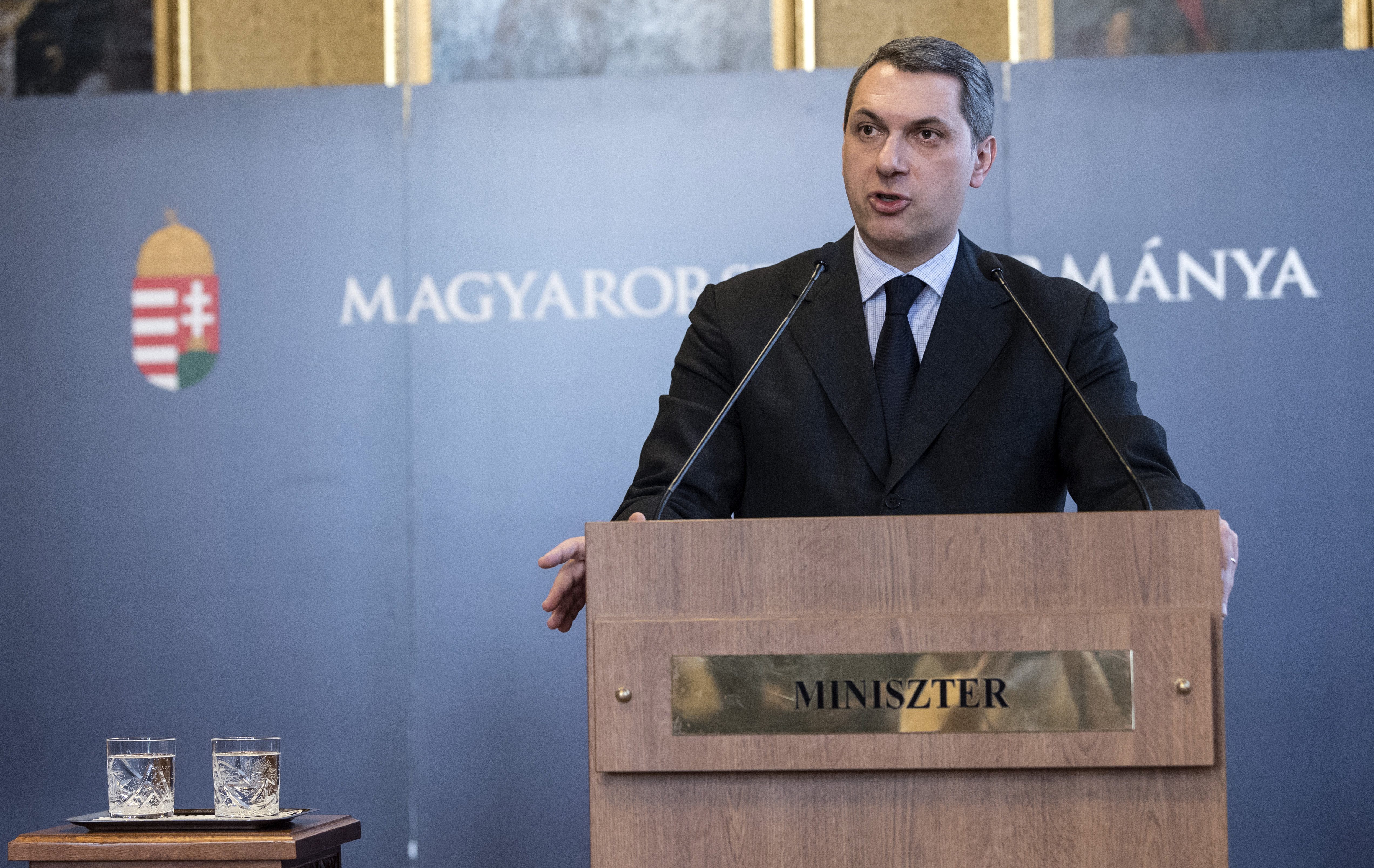 Lázár János: A magyarok véleményének kialakításában nem meghatározó a kormány véleménye