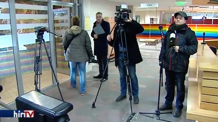 Kiküldték a sajtót a dunaújvárosi fideszes polgármester SAJTÓTÁJÉKOZTATÓJÁRÓL