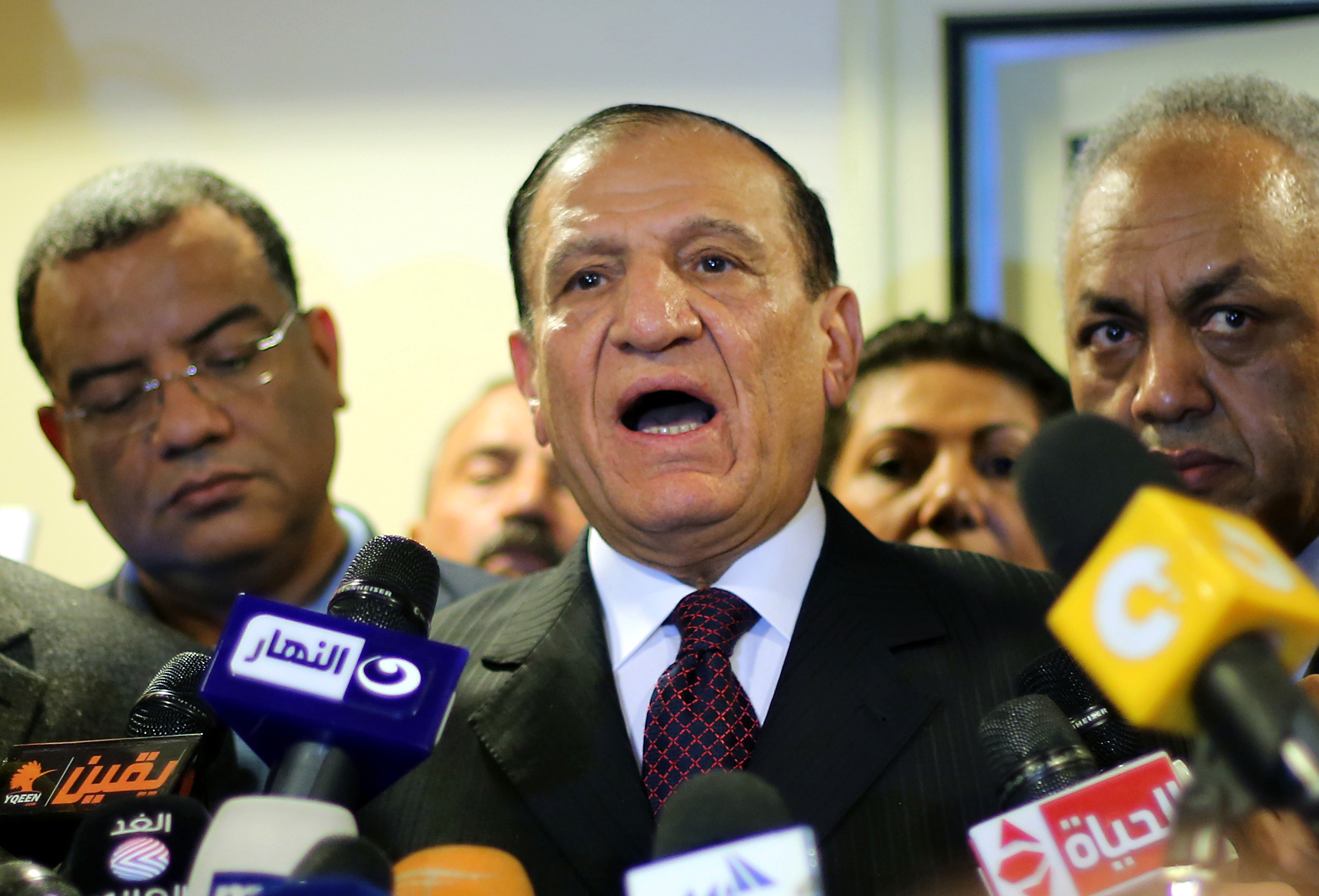 Bejelentette, hogy elindul az egyiptomi elnök ellen, három nappal később letartóztatták