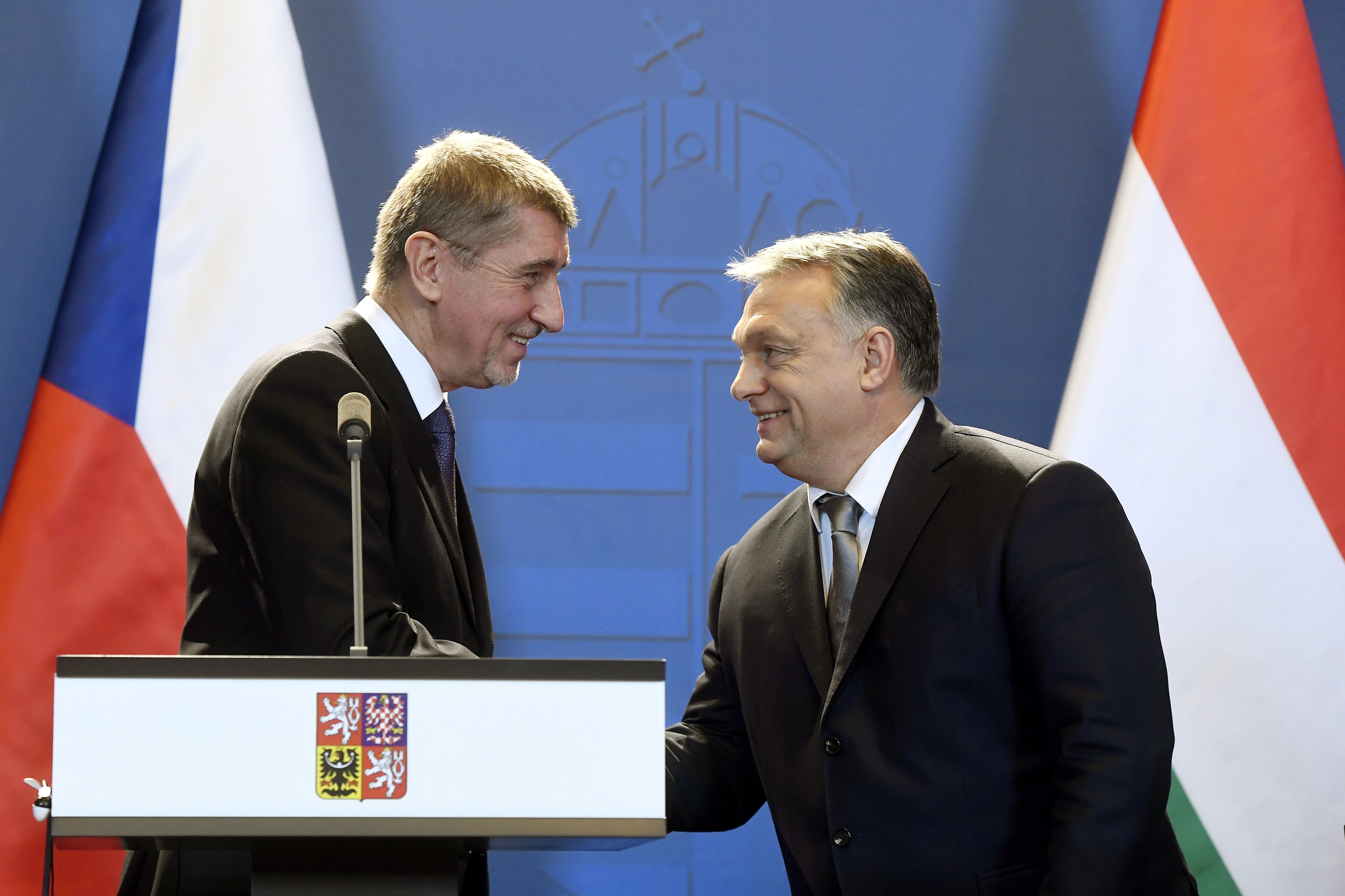 Orbán Viktor kormányfõ és Andrej Babis cseh miniszterelnök kezet fog egy sajtótájékoztatón az Országházban 2018. január 26-án