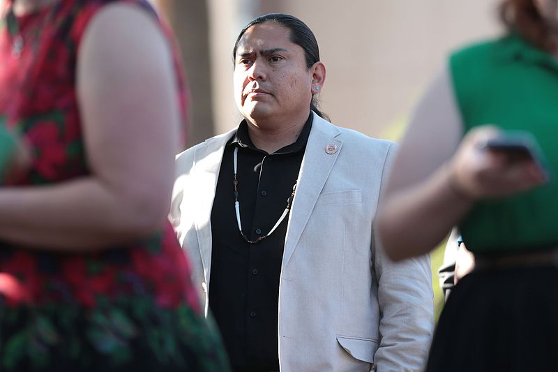 Navahó indián politikustól kérdezték amerikai szélsőjobboldali tüntetők, hogy illegálisan tartózkodik-e az országban