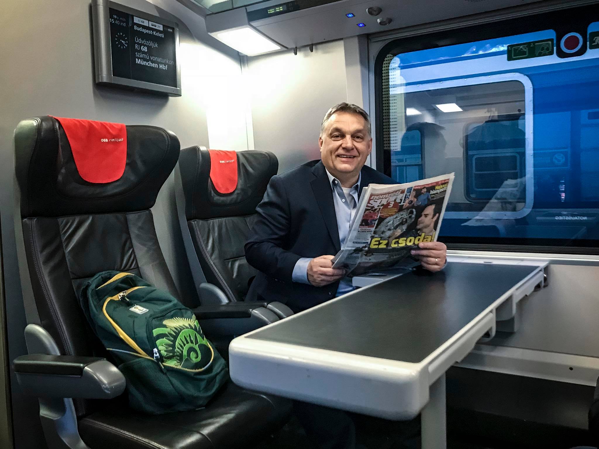 Orbán Viktor vett egy jegyet Bécsbe a táskájának is