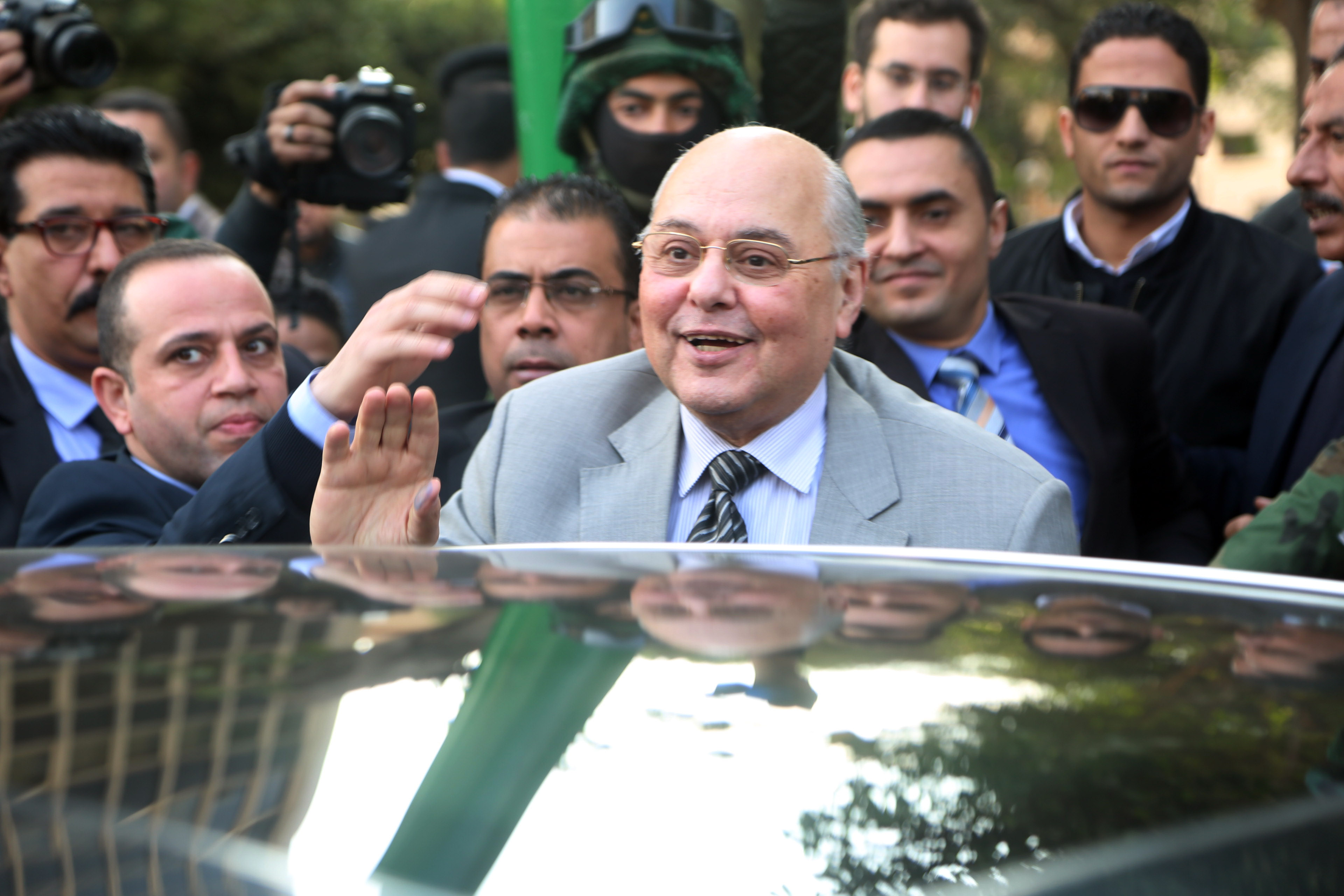 Kínos lett volna, ha a jelenlegi egyiptomi elnök egyedül indul a választáson, az utolsó pillanatban egy támogatója ugrott be kihívónak