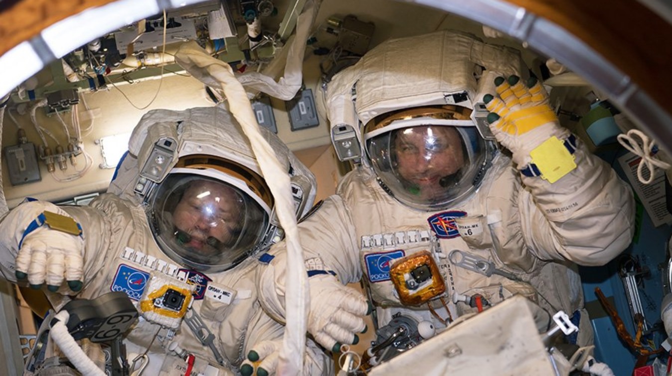 Véletlenül megdöntötte az orosz űrsétarekordot két kozmonauta