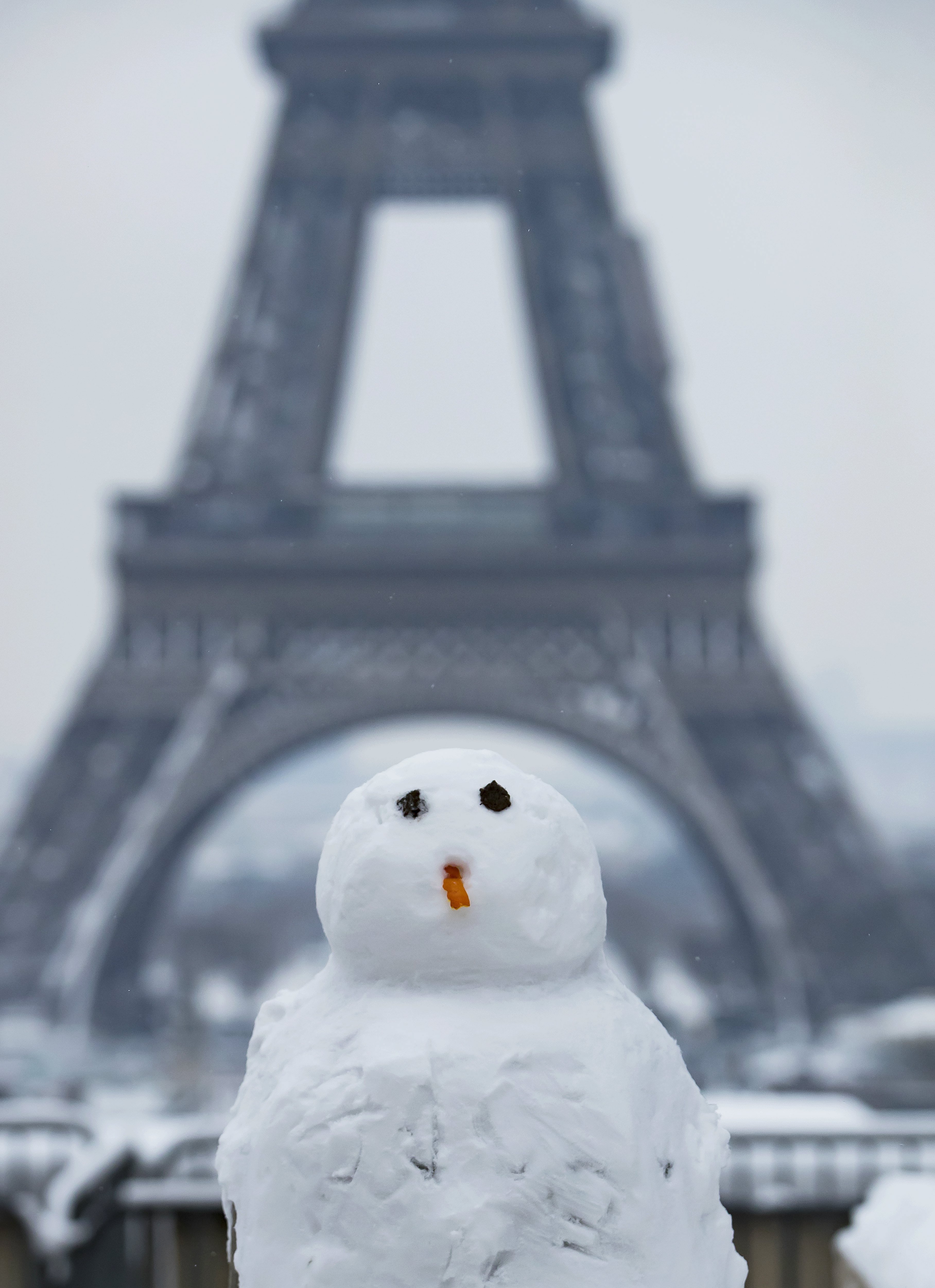 Párizsba beszökött a tél