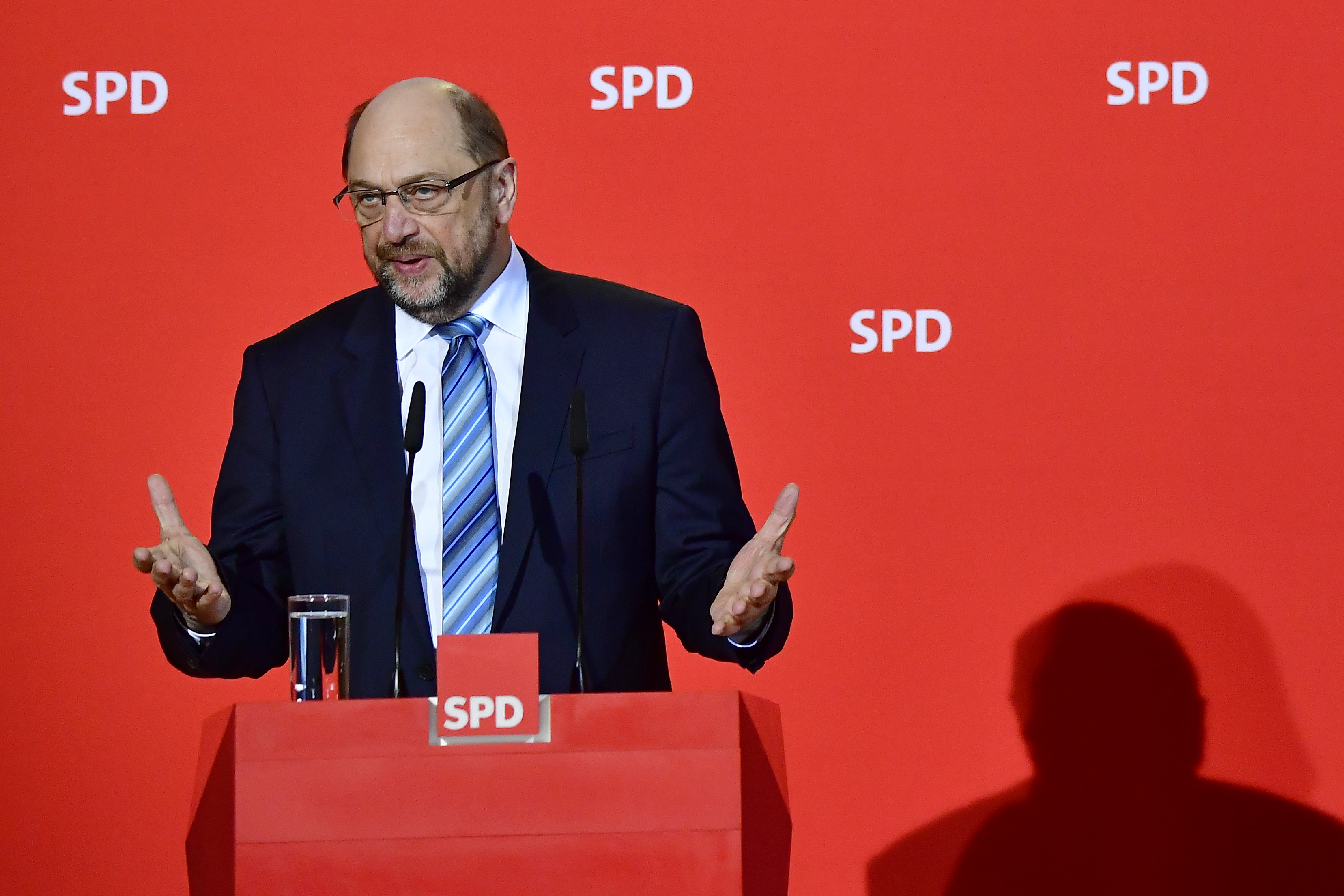Martin Schulz lemondott a pártelnökségről, hogy külügyminiszter lehessen