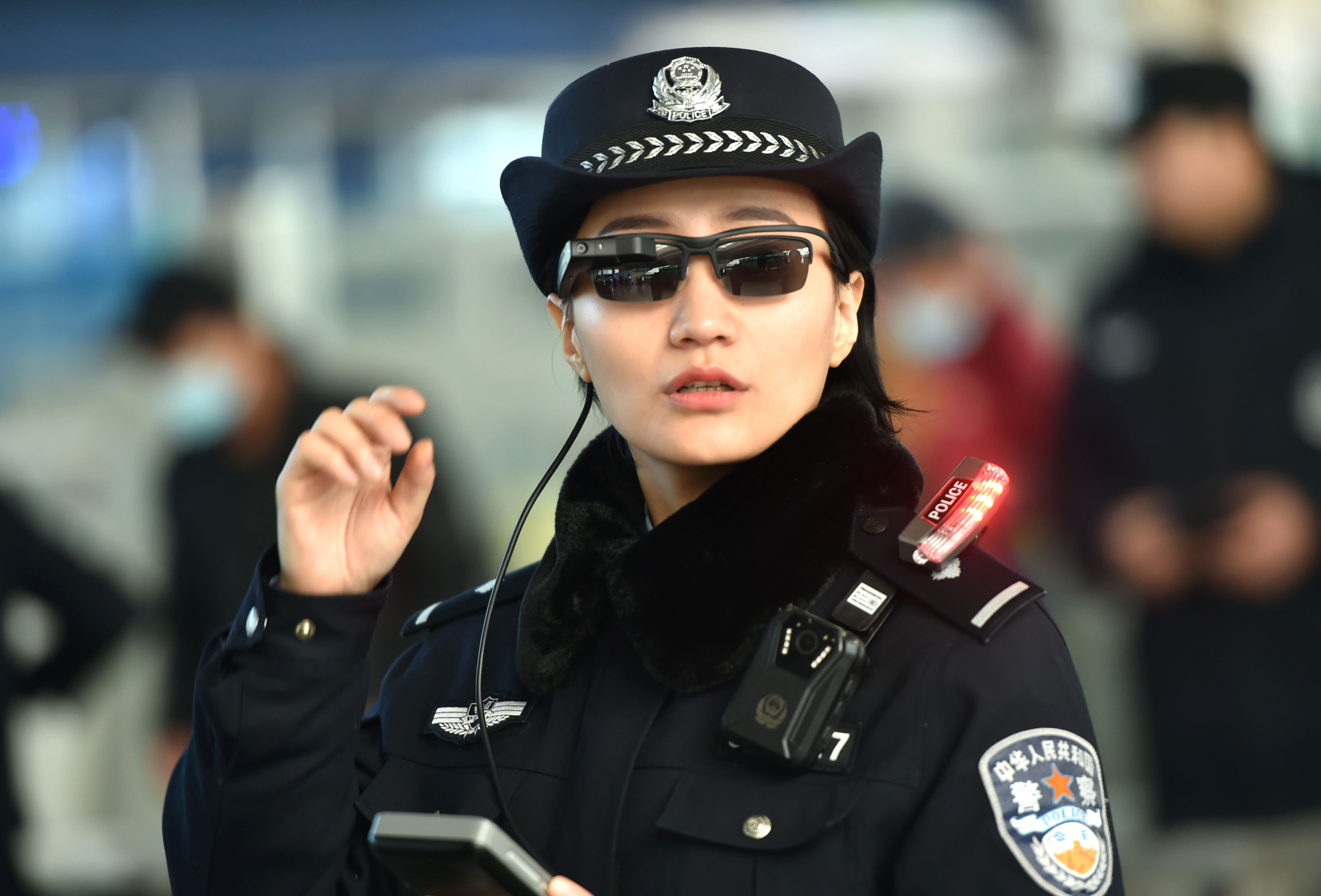 Már arcfelismerő szemüvegeket is használ a kínai rendőrség