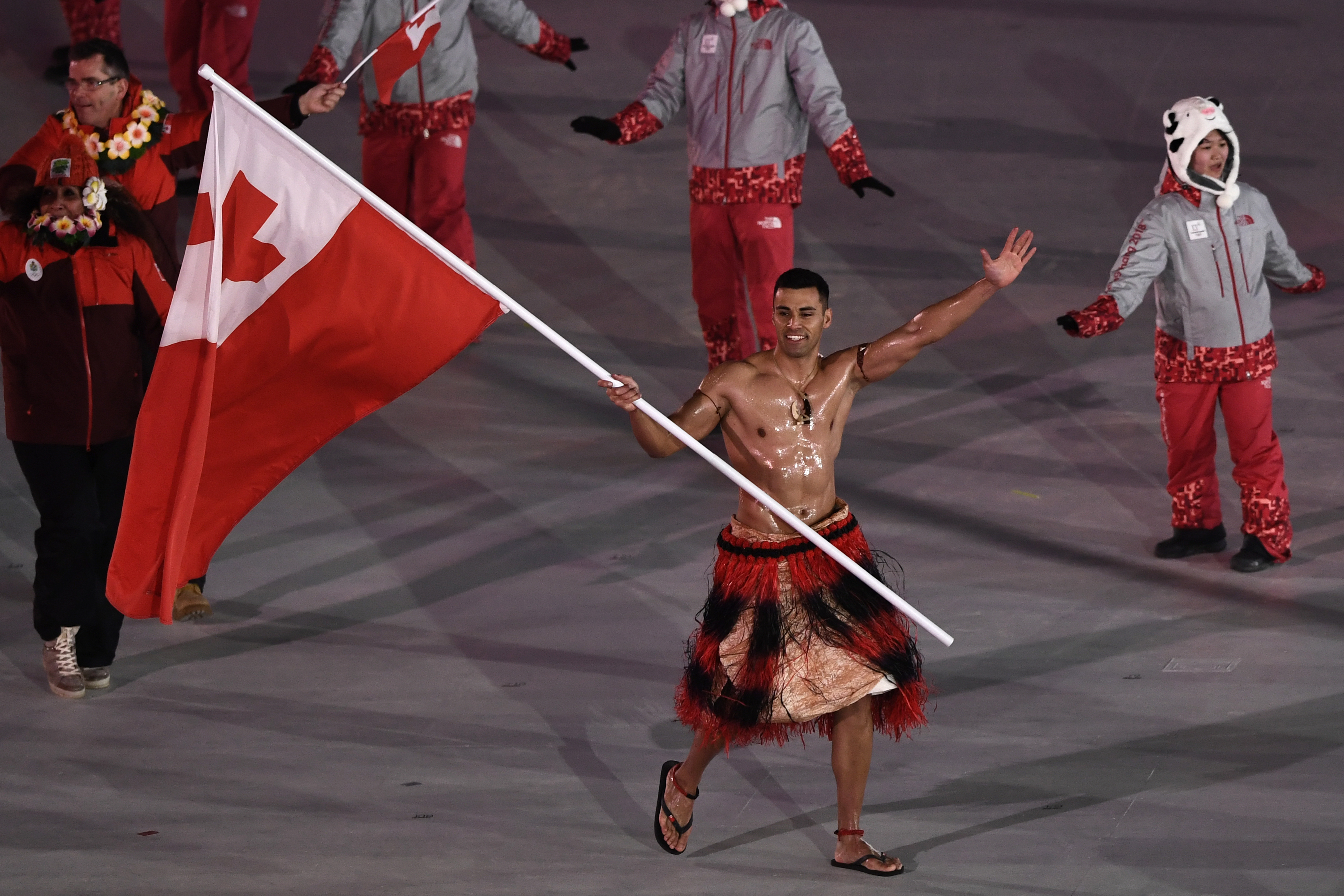 Célba ért sífutásban az olimpiai megnyitók félmeztelen tongai sztárja 