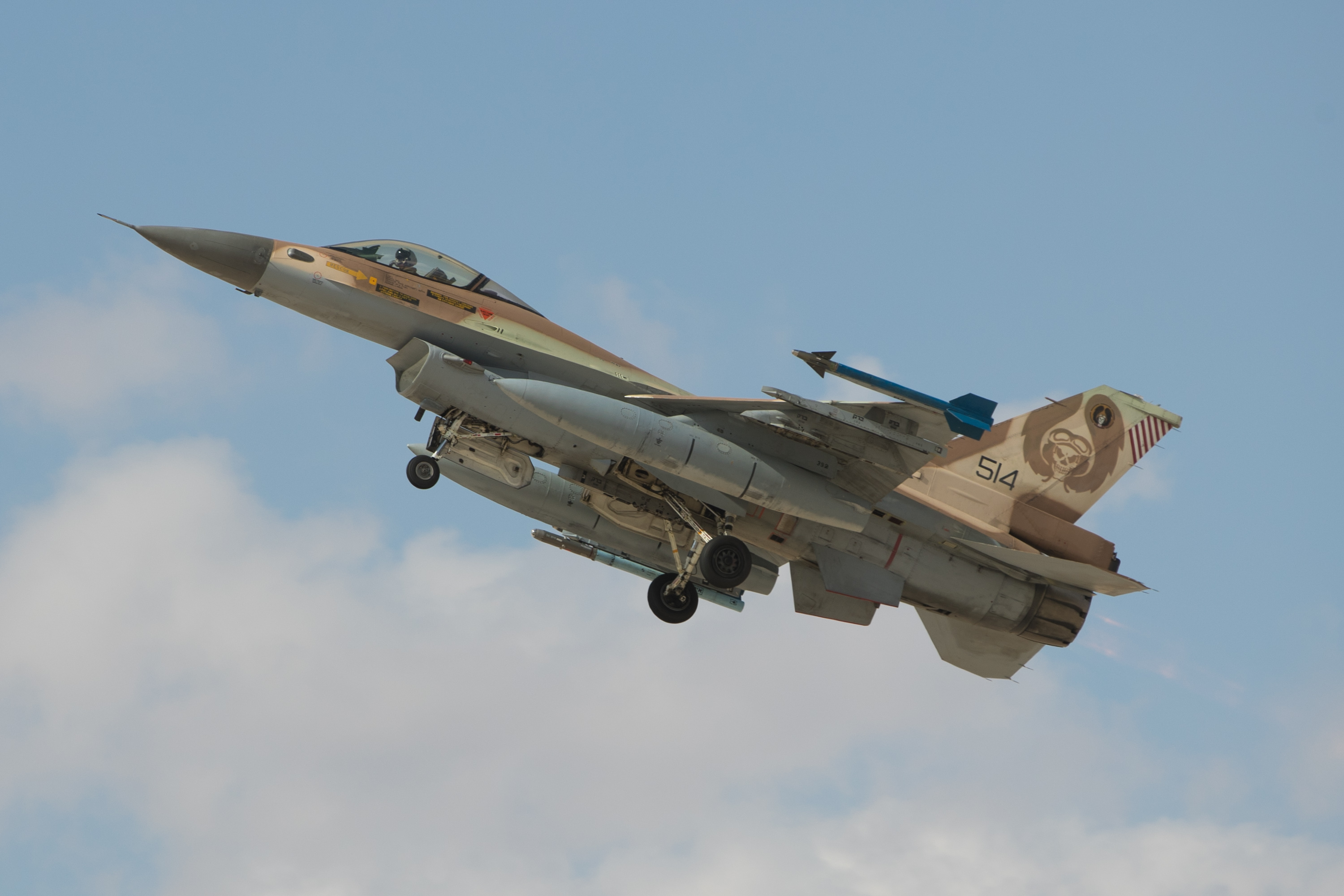 Egy izraeli F-16-os vadászrepülő Szíria felett