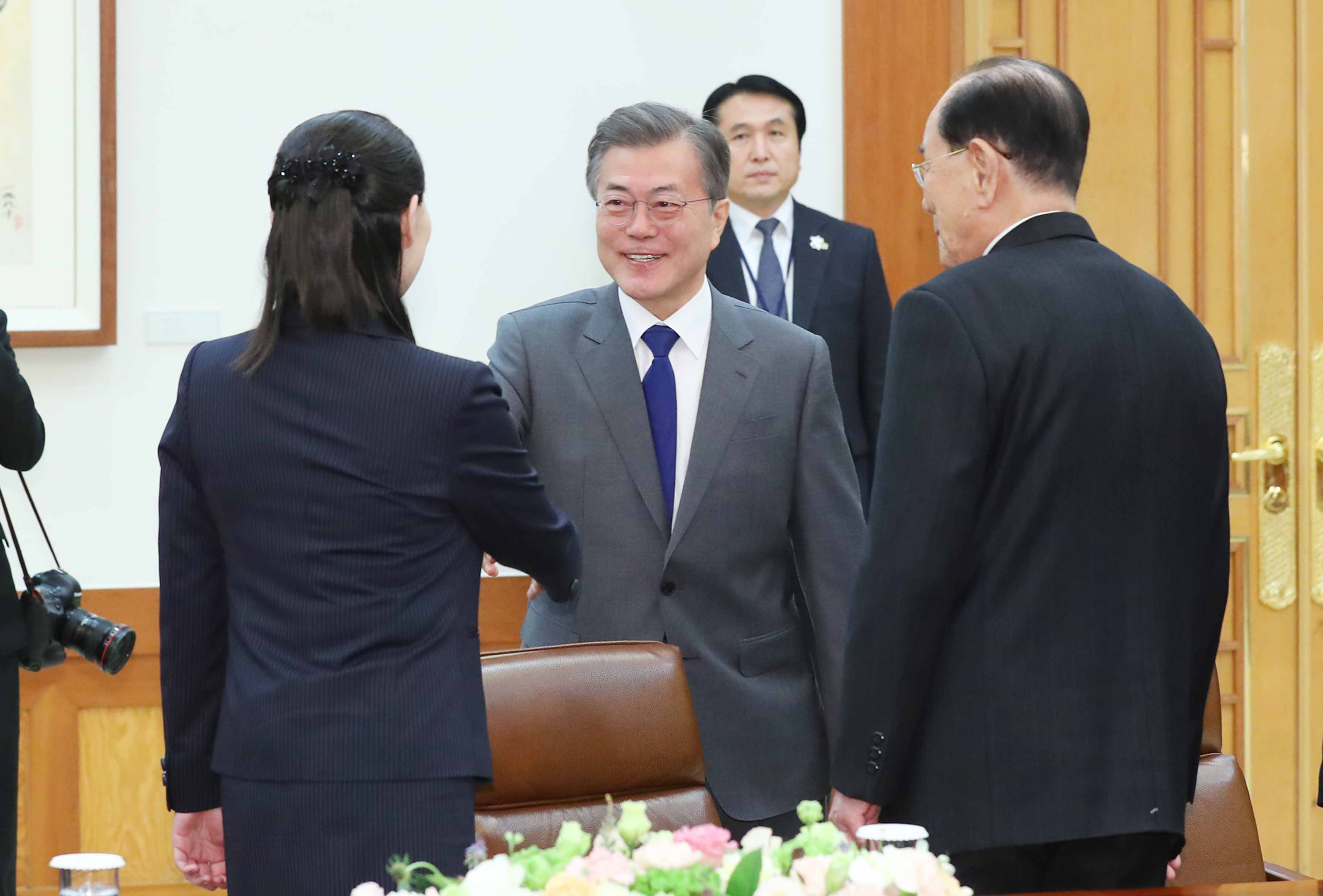 A dél-koreai elnök fogadta Kim Dzsongun húgát