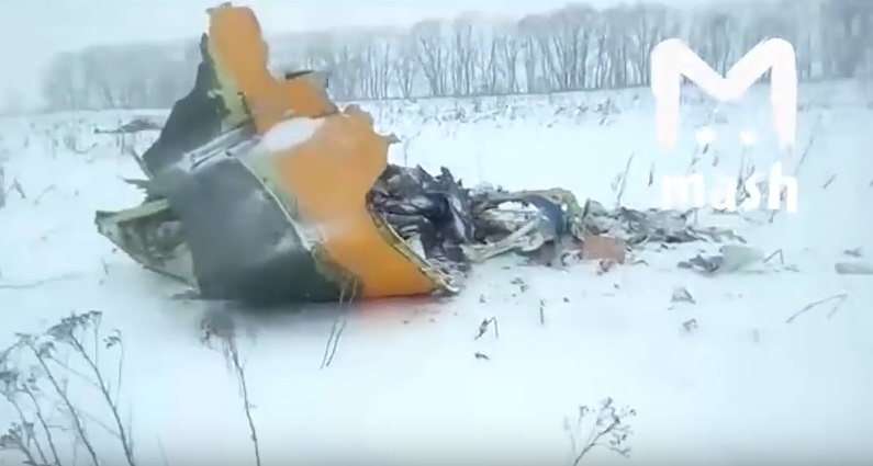 A hóban keresik a lezuhant orosz gép roncsait