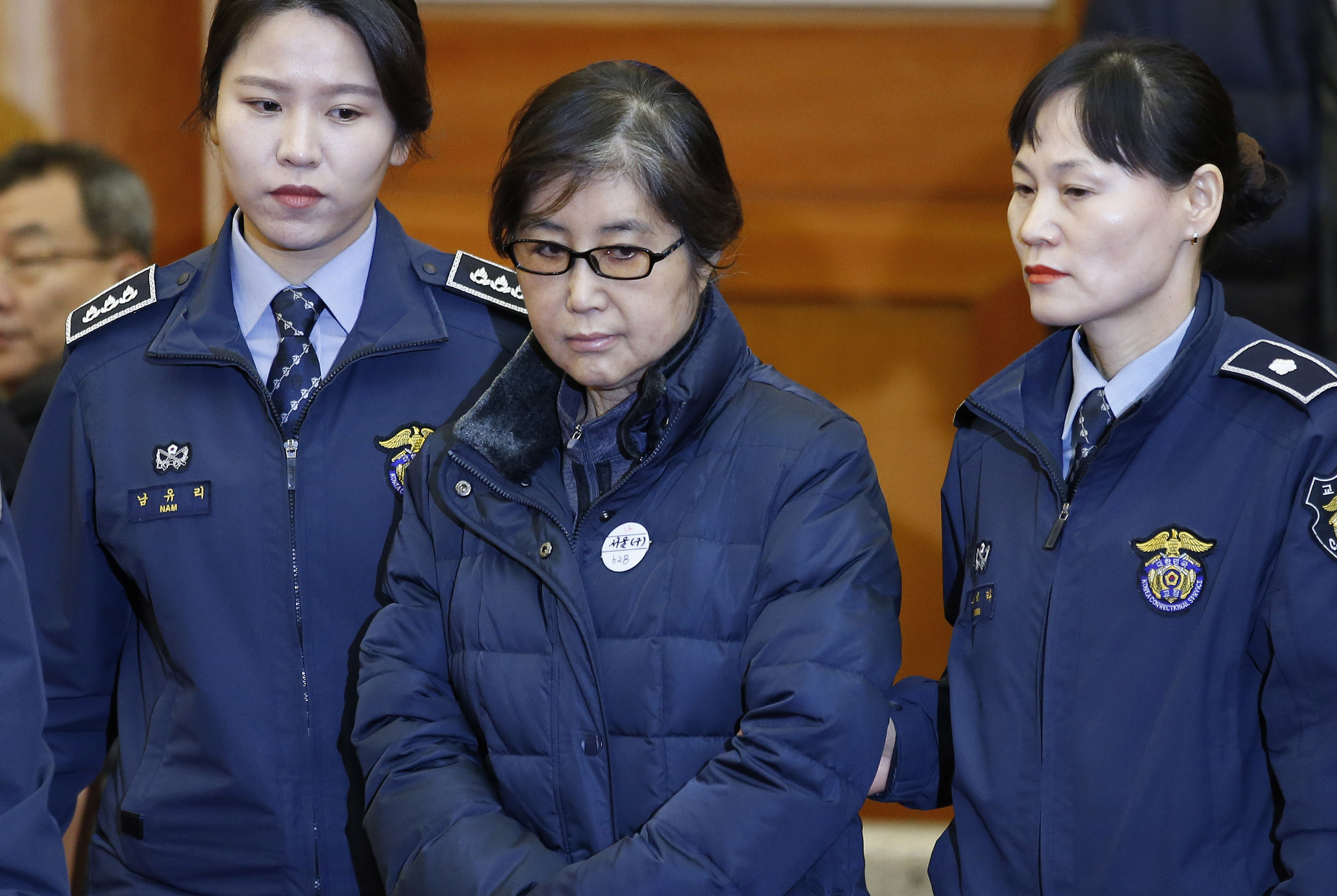 Dél-Koreában 20 évre ítélték a bukott elnök strómanját