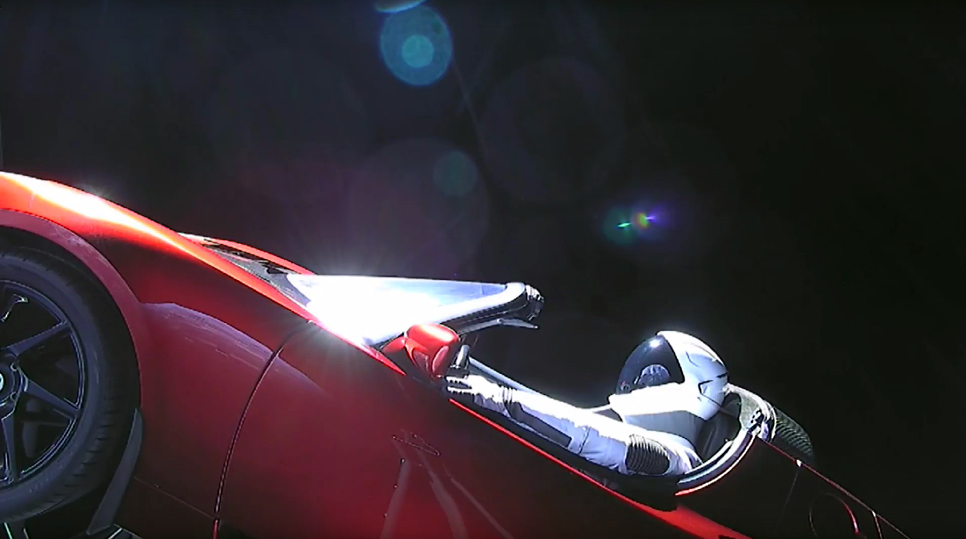 Elon Musk májusban embert küld az űrbe