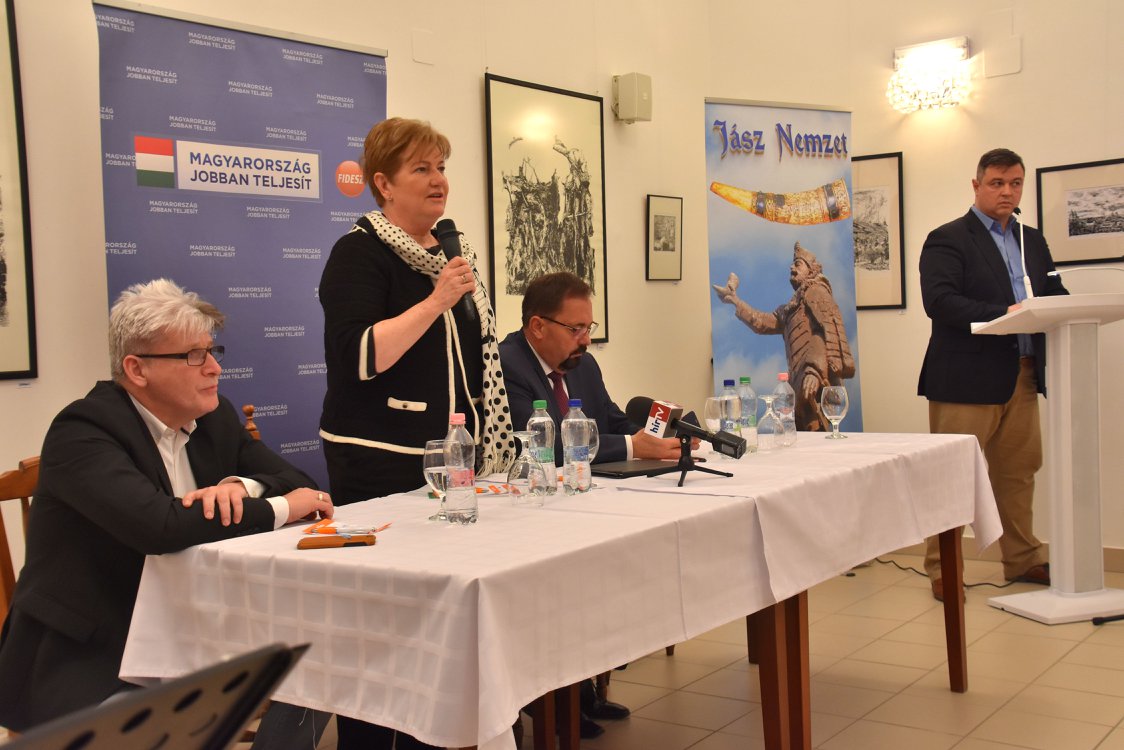 Szili Katalin fideszes fórumon kampányolt