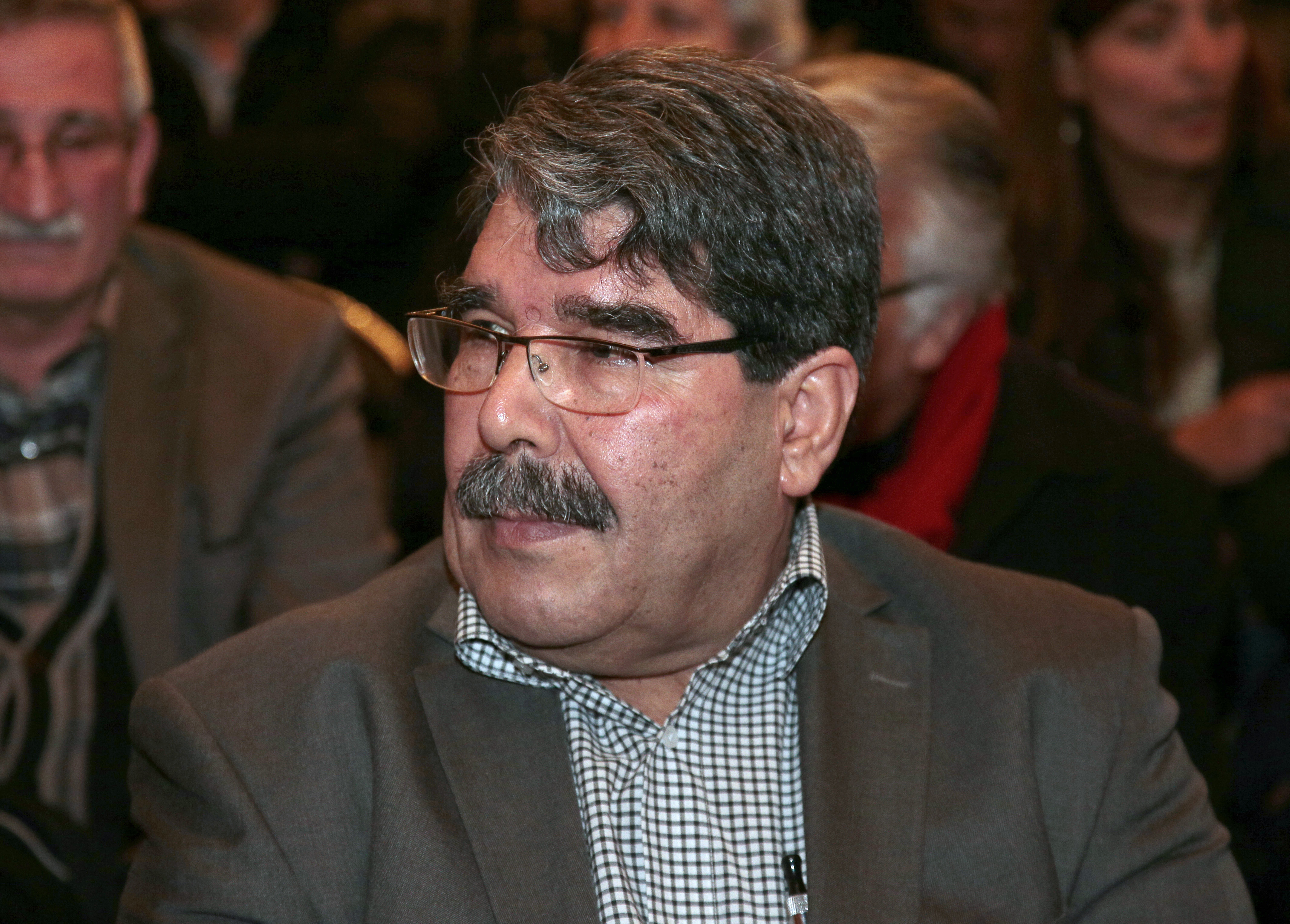 Szabadlábon védekezhet a kurd vezető, akit a cseh rendőrök török kérésre fogtak el
