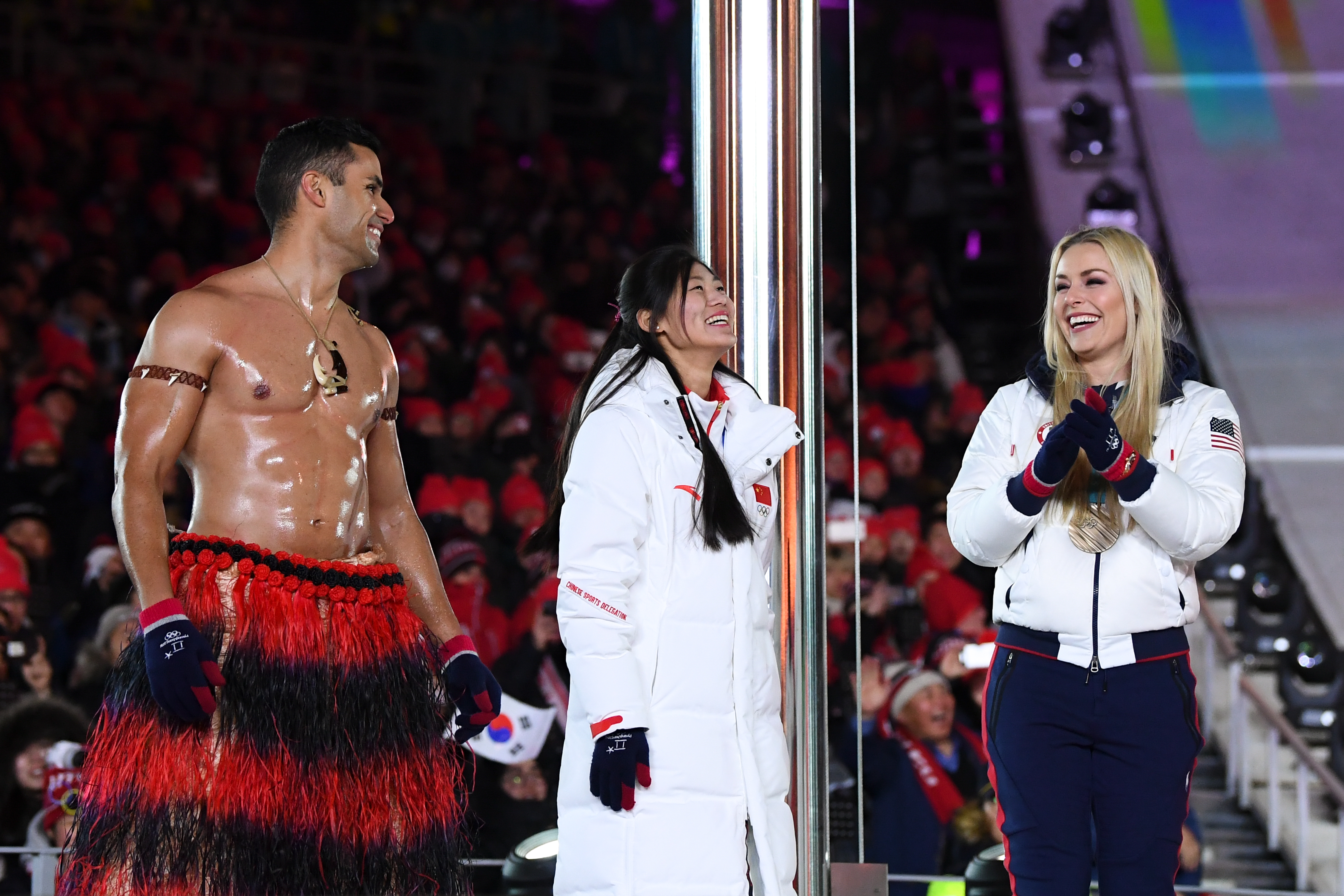Félmeztelenül, de kesztyűben búcsúzott Dél-Koreától az olimpiai ceremóniák tongai celebje