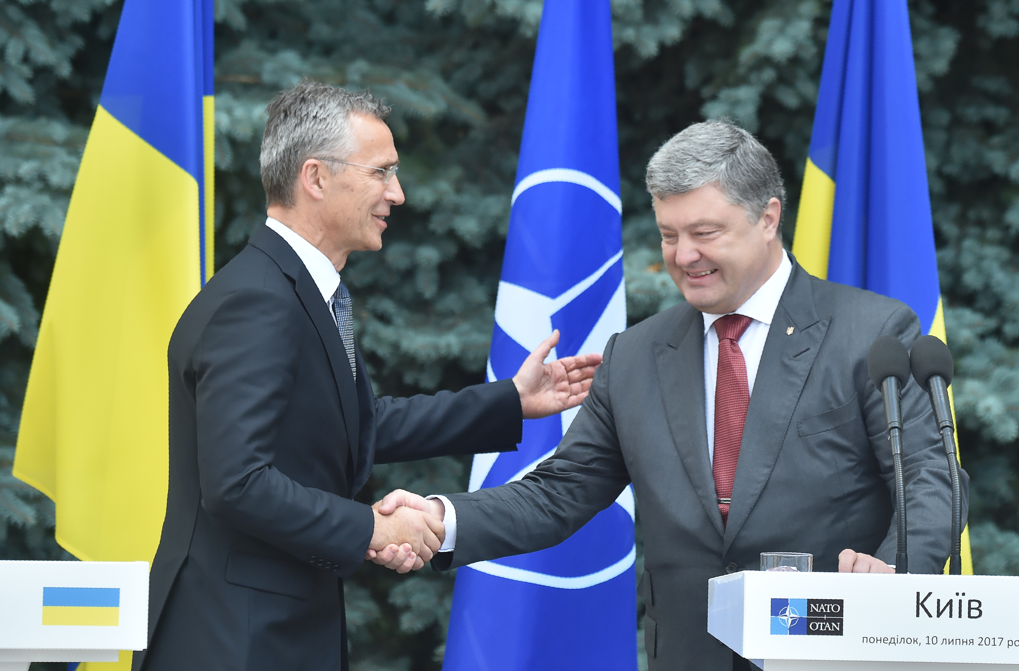 Petro Porosenko ukrán elnök és Jens Stoltenberg NATO-főtitkár kijevi sajtótájékoztatója 2017 júliusában