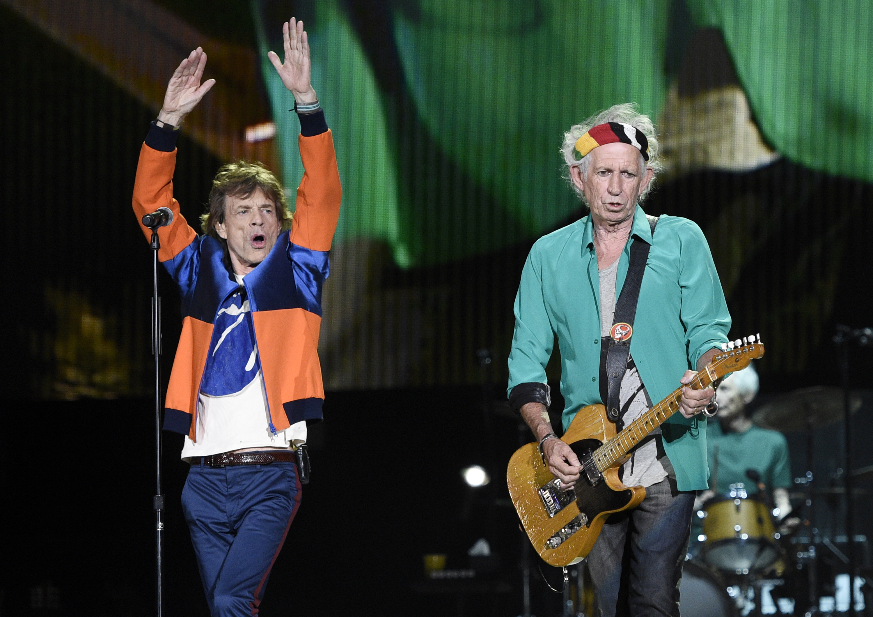 Keith Richards bocsánatot kért, amiért azt mondta, hogy el kéne kötni Mick Jagger ondóvezetékét