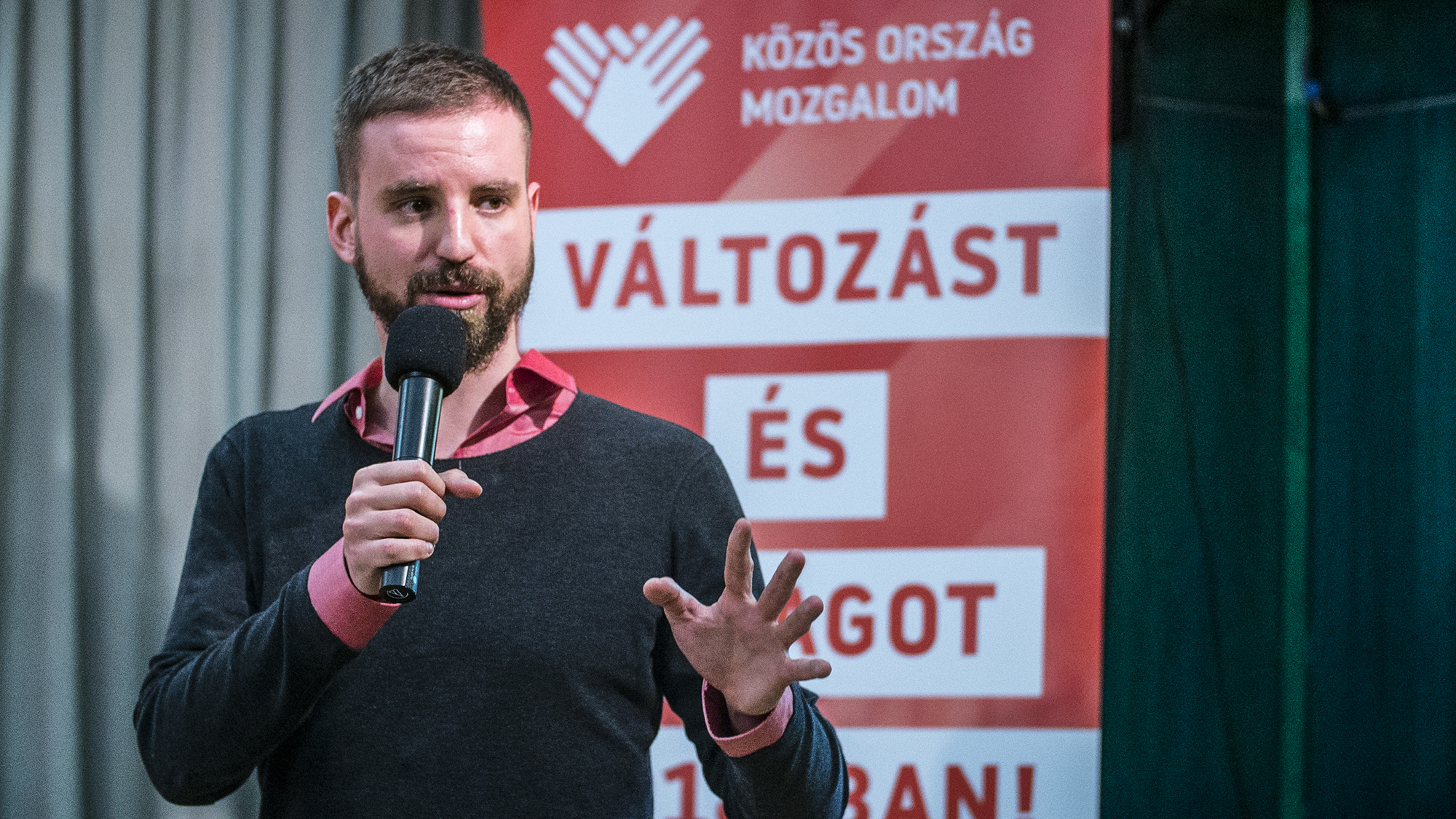 220 óra közmunkát kapott Gulyás Márton a Sándor-palota megdobálásáért