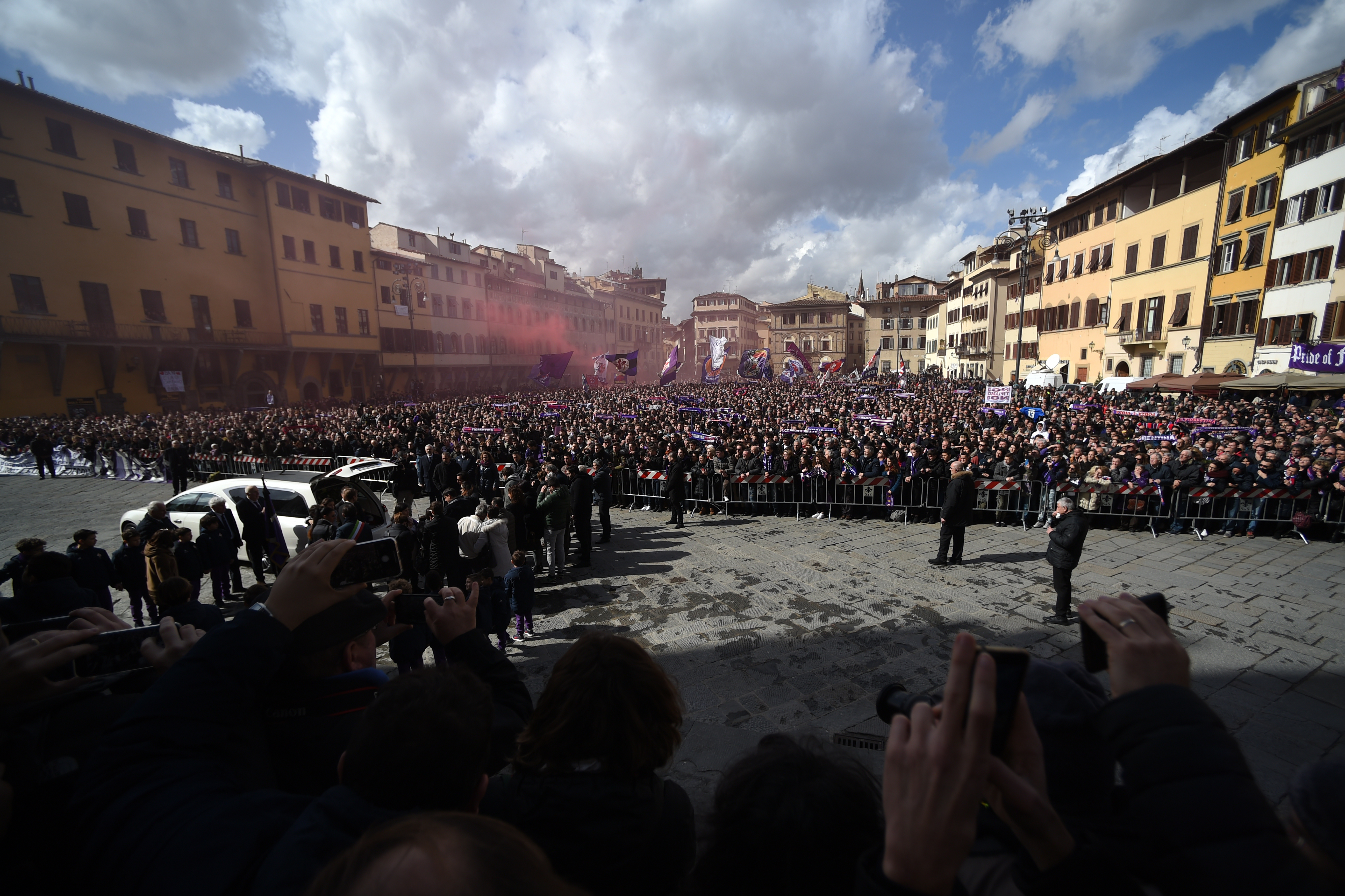 Taps köszöntötte az ősi rivális Juventus játékosait Davide Astori temetésén