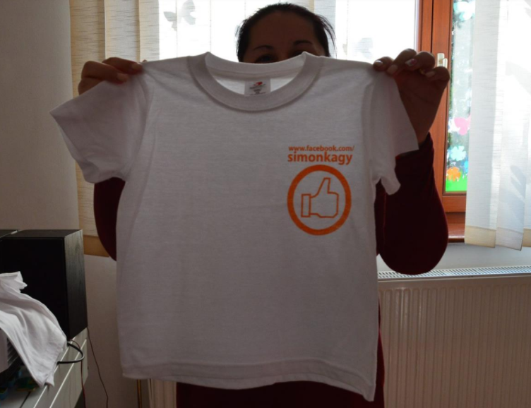 A fideszes Simonka György szerint az ellenzék még azt a pólót is elvenné „szerencsétlen srácoktól”, amit ő ajándékba adott nekik