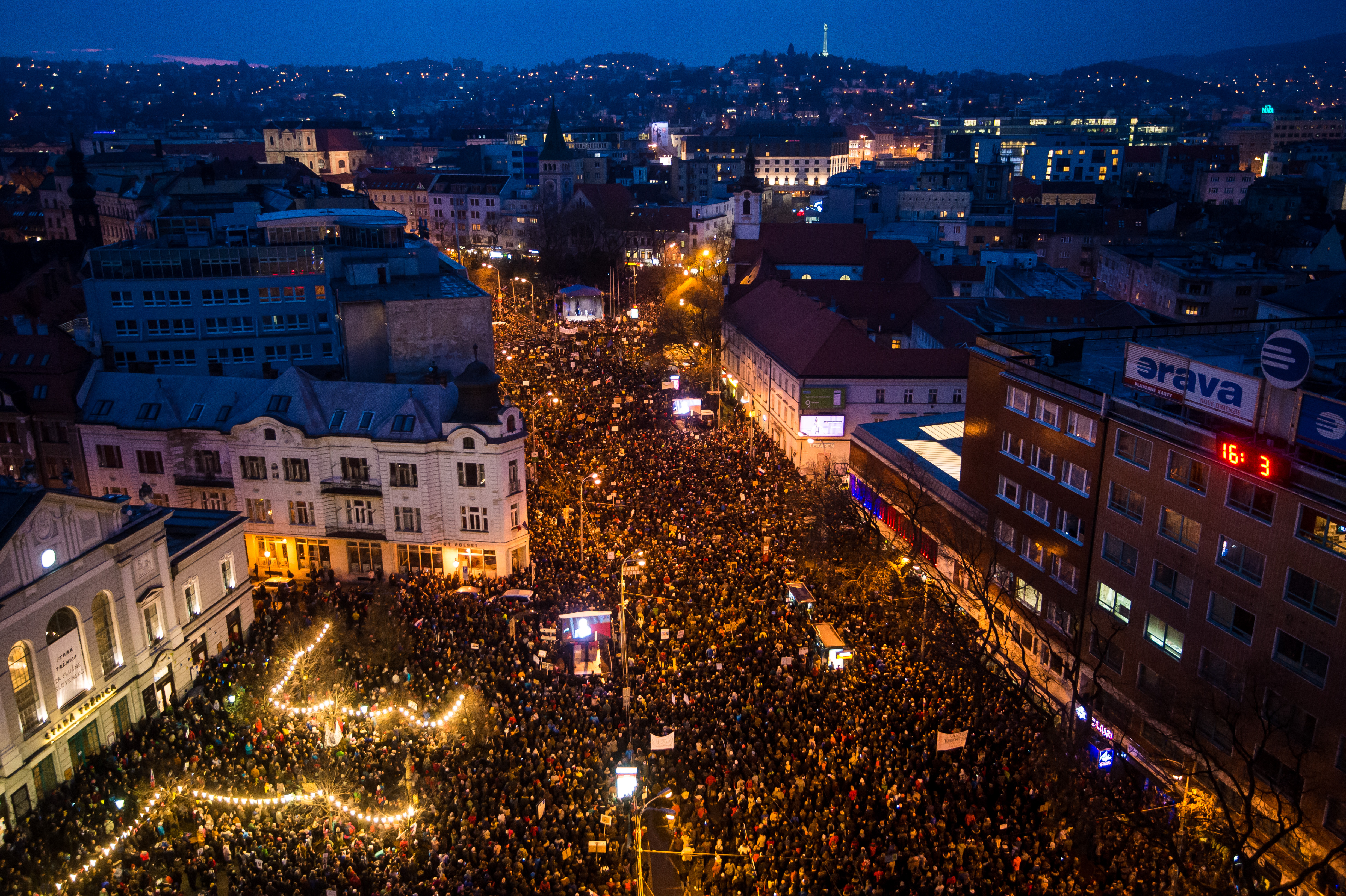 Tízezrek követelték a kormány távozását Szlovákiában