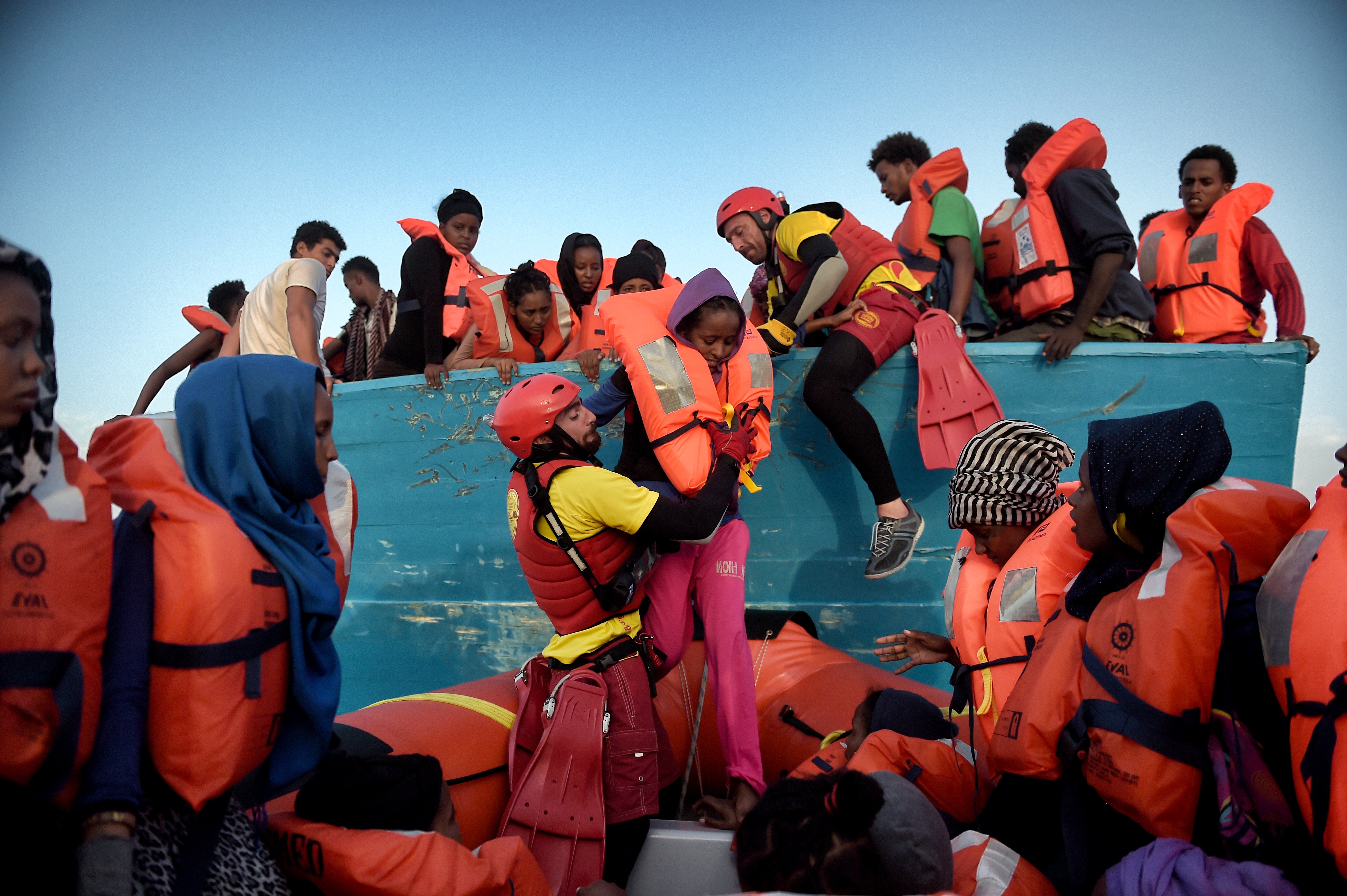 Vízbe fulladt 15 menekült a görög partoknál, köztük 5 gyerek