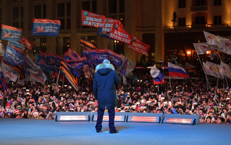 Putyin váratlanul kiment egy moszkvai ünnepségre, hogy megköszönje a győzelmét