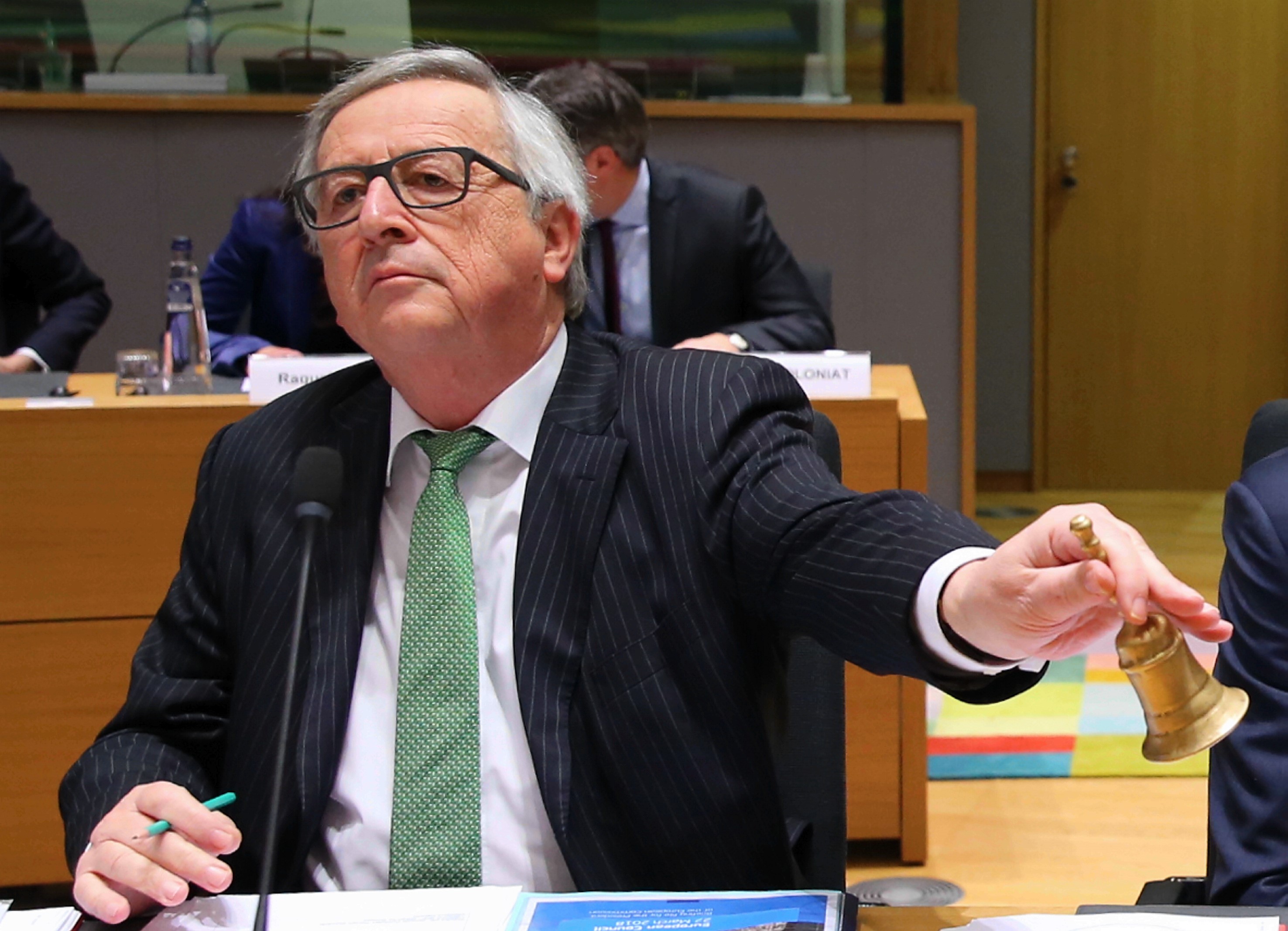 Juncker szerint az európai vezetők túl puhák Orbánnal szemben